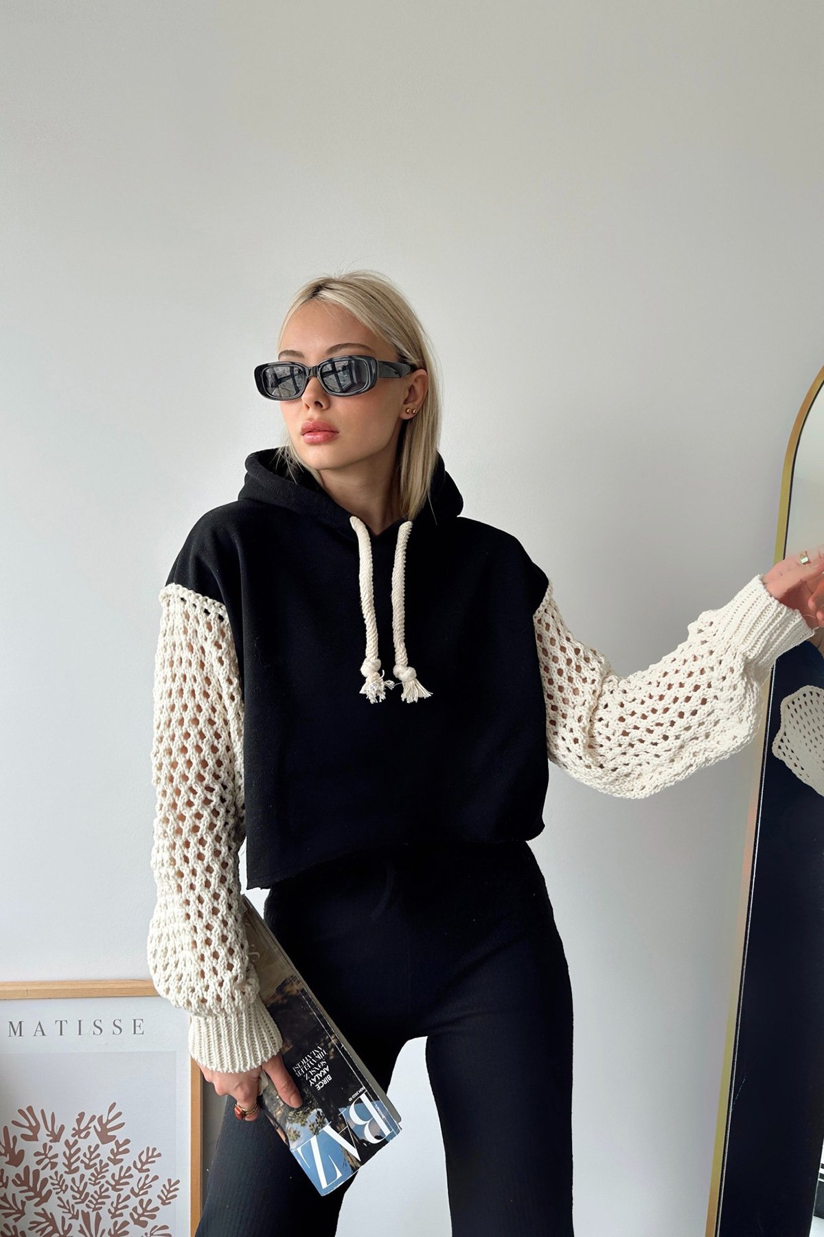 Kapüşonlu File Örgü Kol Bağcıklı Crop Sweatshirt - SİYAH