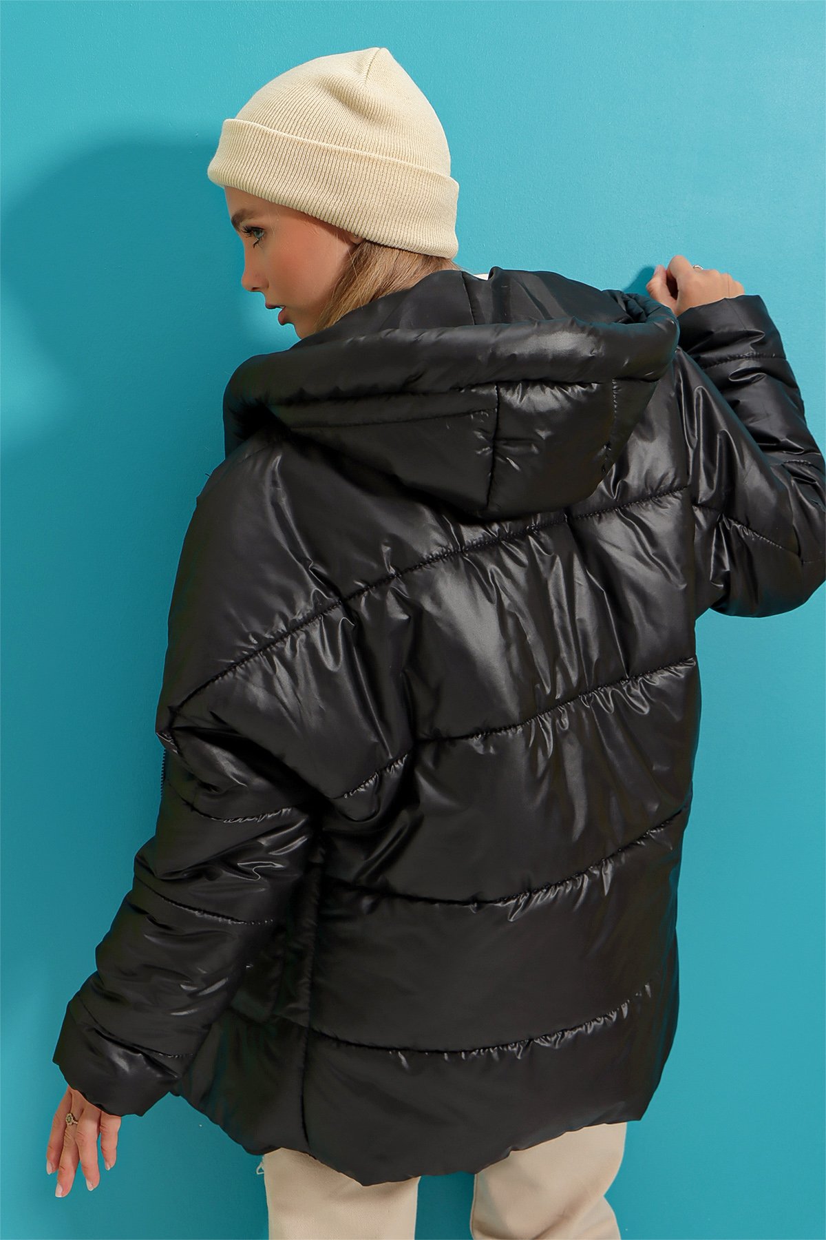 Kapüşonlu Fleto Cepli Puffer Fashion Oversize Şişme Mont - Siyah