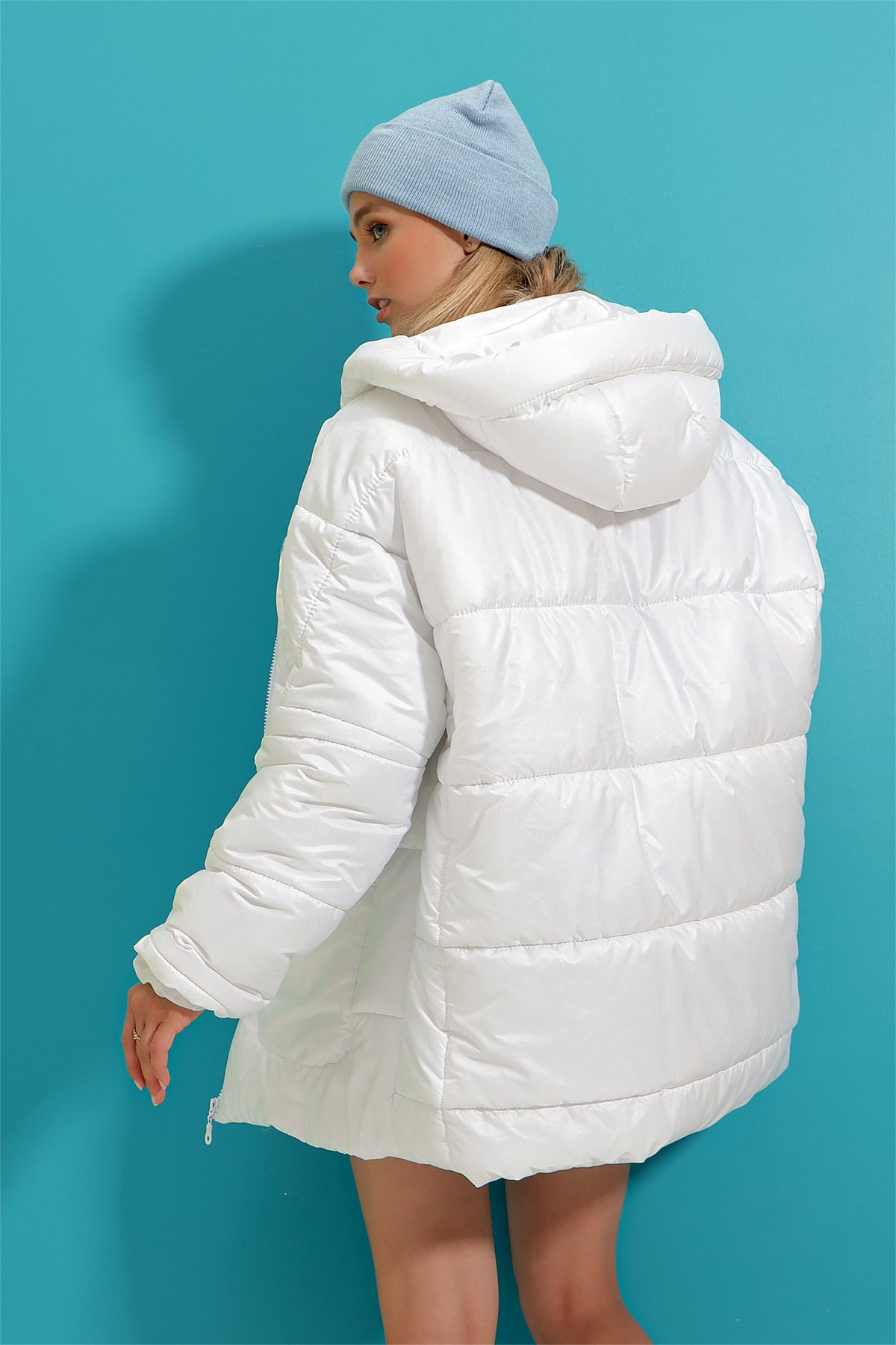 Kapüşonlu Fleto Cepli Puffer Fashion Oversize Şişme Mont - Beyaz