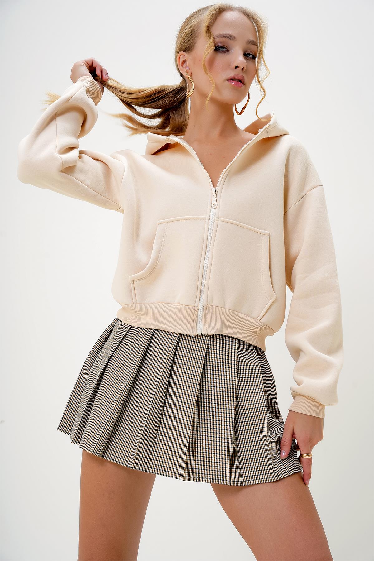 Kapüşonlu Kanguru Cepli 3 İplik İçi Şardonlu Crop Sweatshirt - Krem