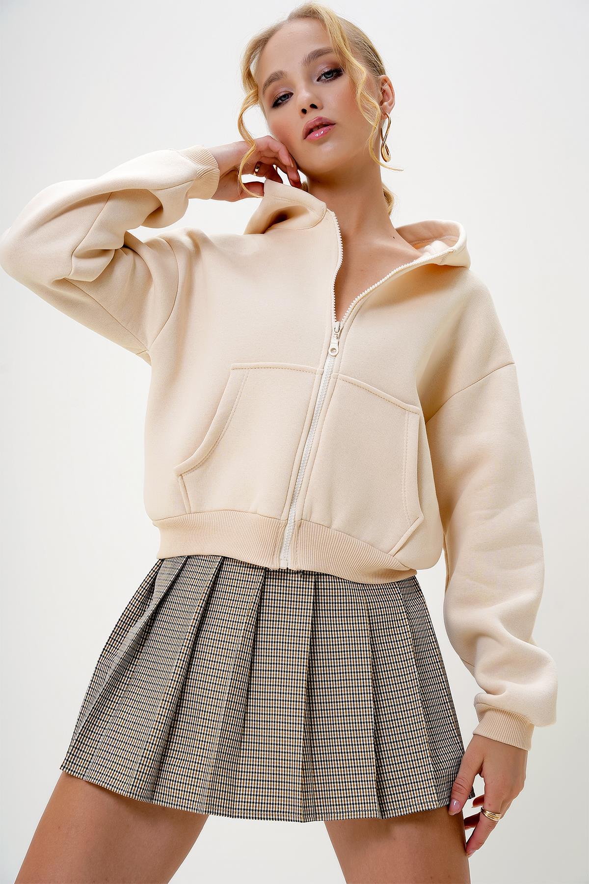 Kapüşonlu Kanguru Cepli 3 İplik İçi Şardonlu Crop Sweatshirt - Krem