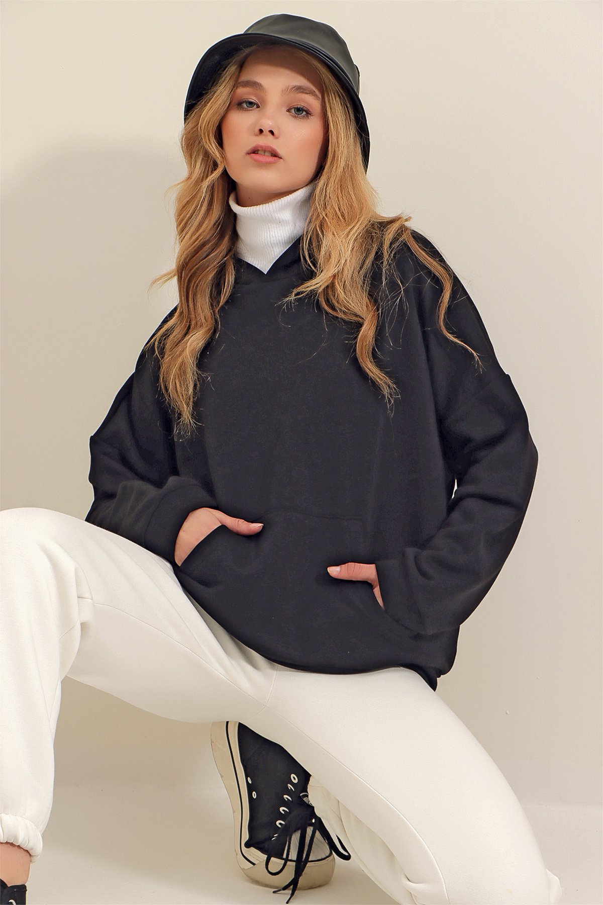Kapüşonlu Kanguru Cepli 3 İplik Kalın Sweatshirt - Siyah