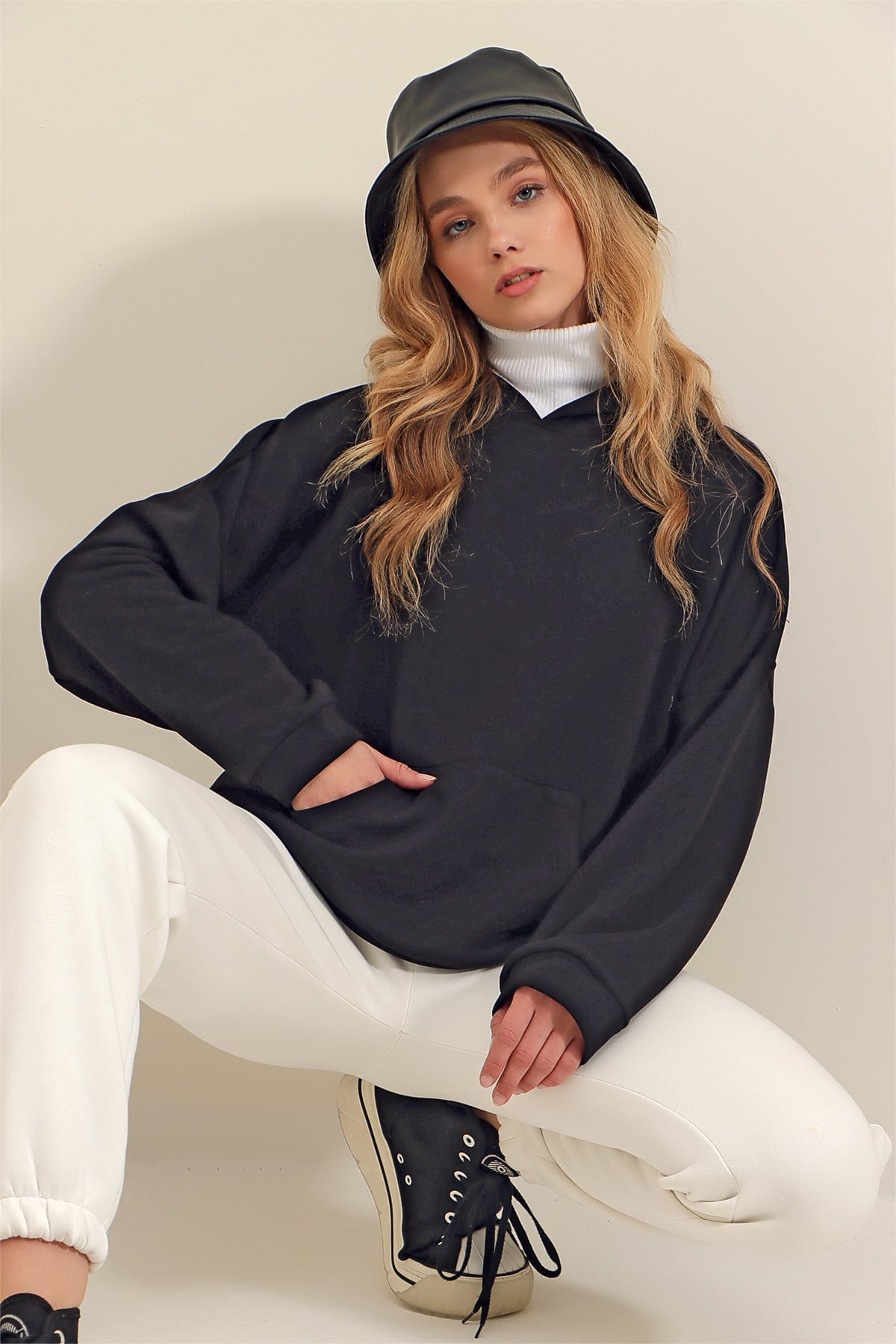 Kapüşonlu Kanguru Cepli 3 İplik Kalın Sweatshirt - Siyah