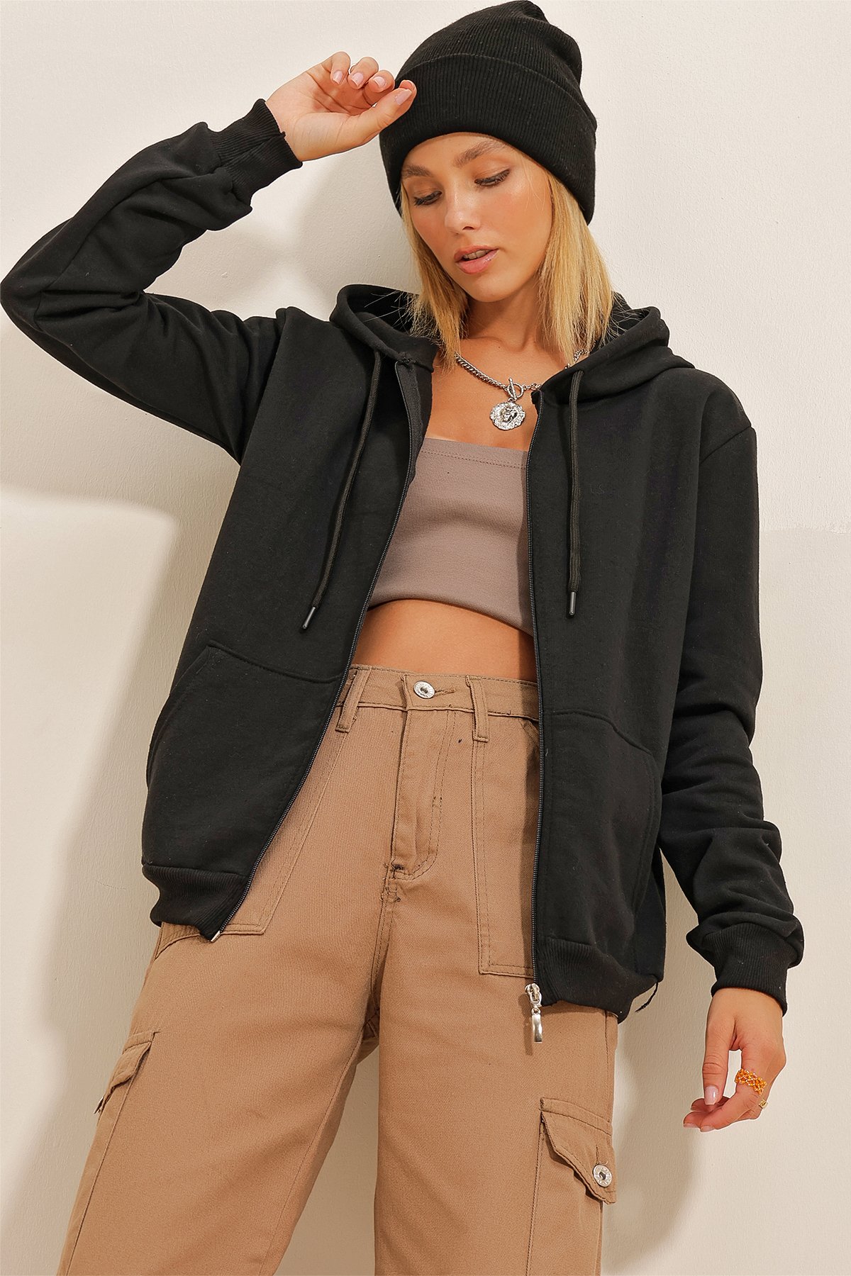 Kapüşonlu Kanguru Cepli Fermuarlı Şardonlu Sweatshirt - Siyah