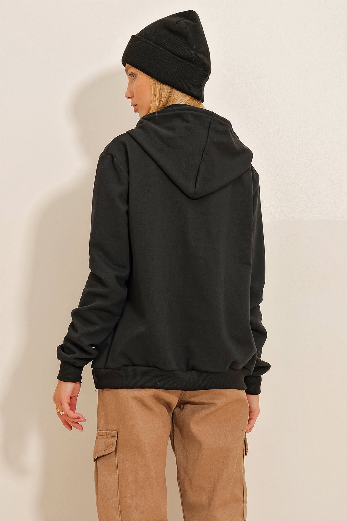 Kapüşonlu Kanguru Cepli Fermuarlı Şardonlu Sweatshirt - Siyah