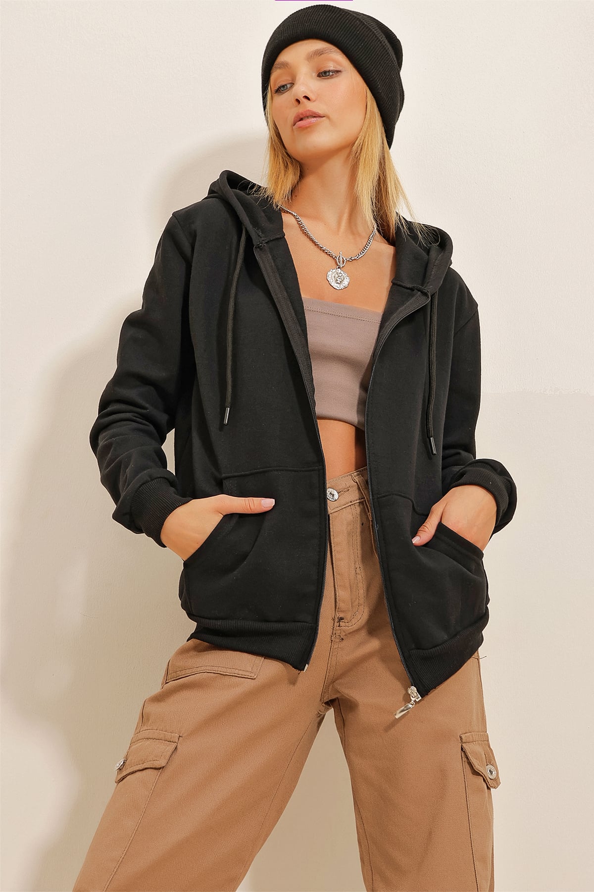 Kapüşonlu Kanguru Cepli Fermuarlı Şardonlu Sweatshirt - Siyah
