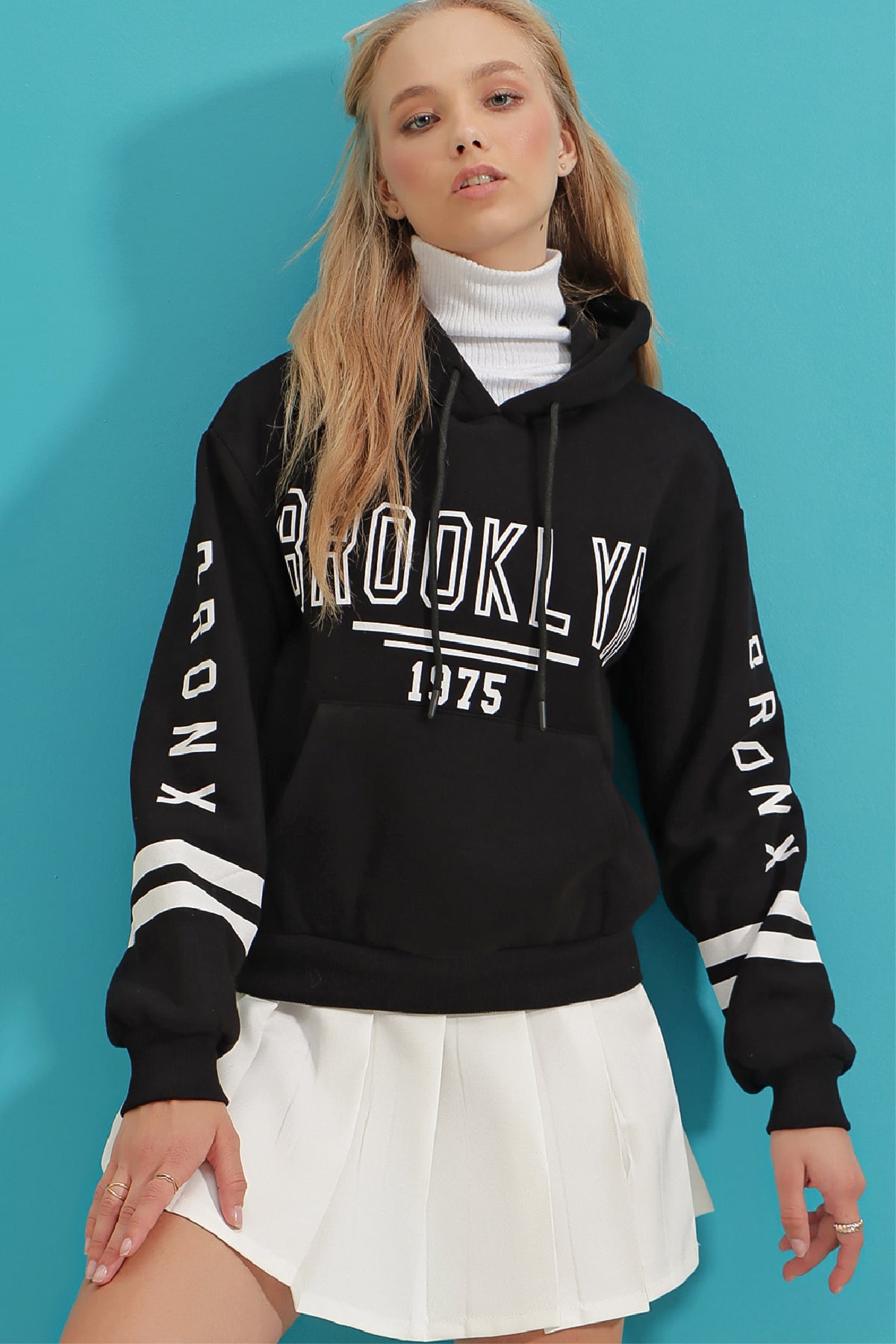 Kapüşonlu Kanguru Cepli İçi Önü Ve Kolları Baskılı Şardonlu Sweatshirt - Siyah