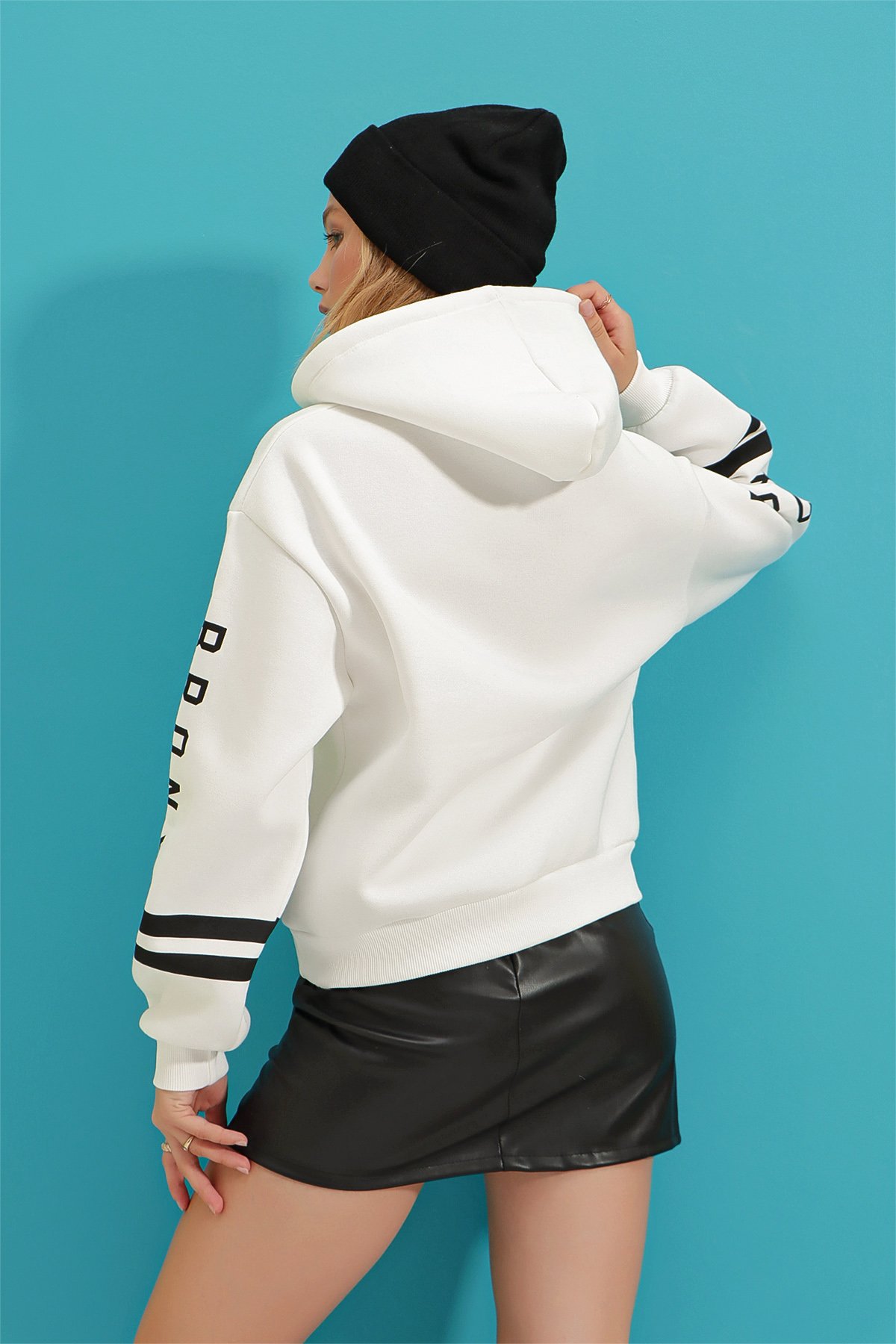 Kapüşonlu Kanguru Cepli İçi Önü Ve Kolları Baskılı Şardonlu Sweatshirt - Beyaz
