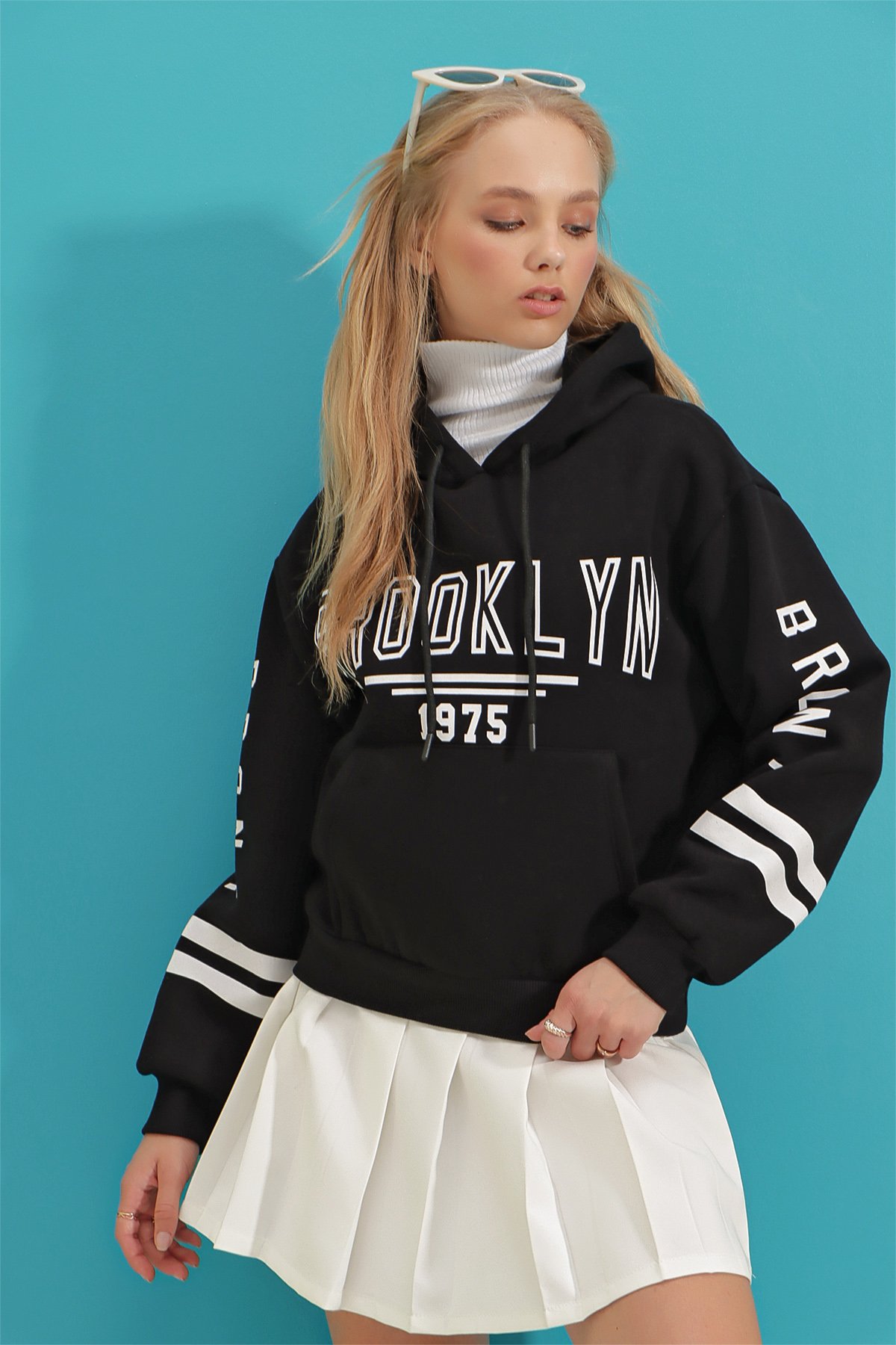 Kapüşonlu Kanguru Cepli İçi Önü Ve Kolları Baskılı Şardonlu Sweatshirt - Siyah