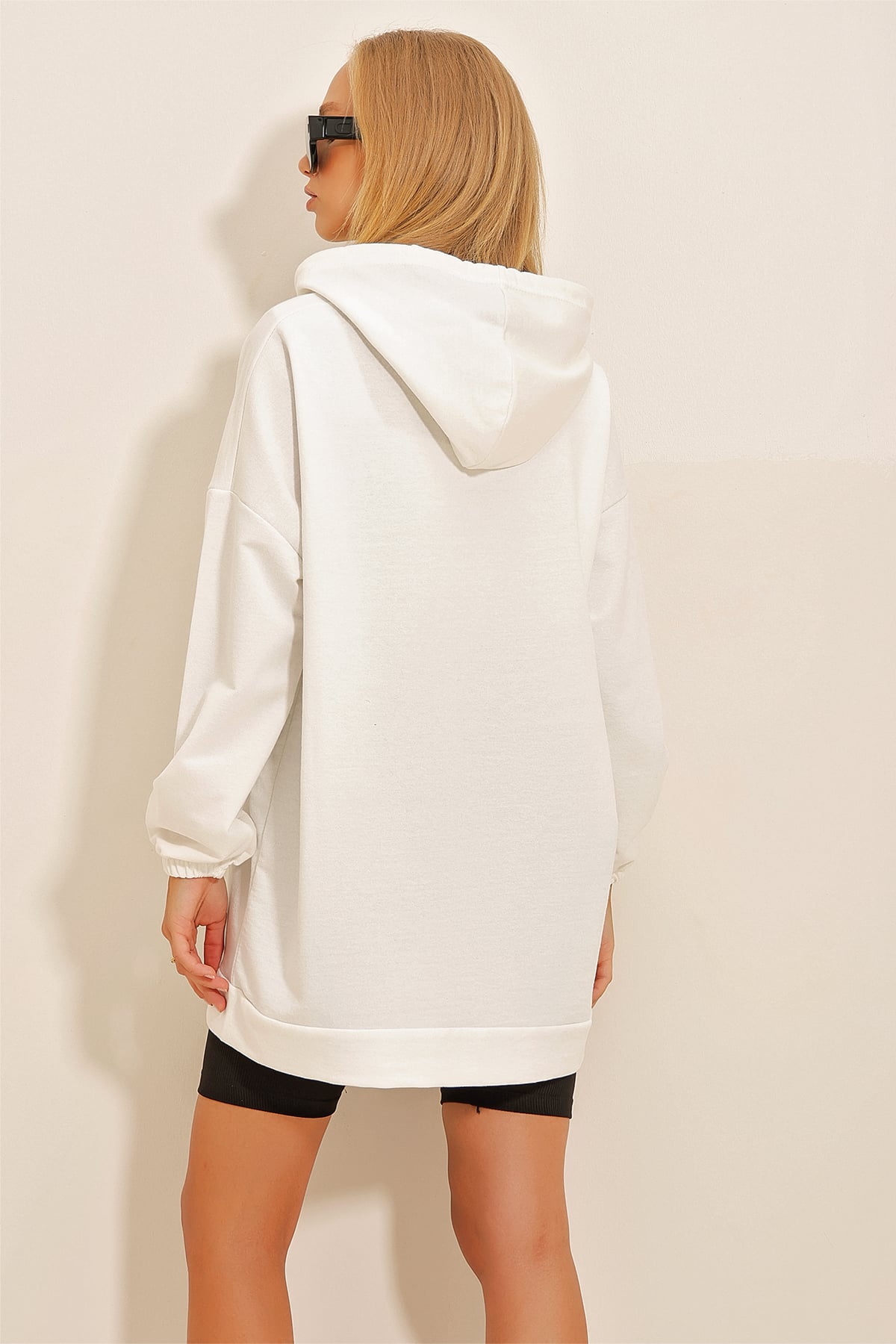 Kapüşonlu Kanguru Cepli İki İplik Oversize Sweatshirt - Beyaz