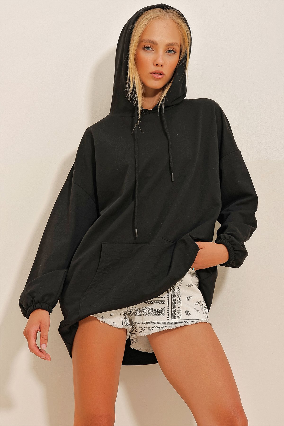 Kapüşonlu Kanguru Cepli İki İplik Oversize Sweatshirt - Siyah