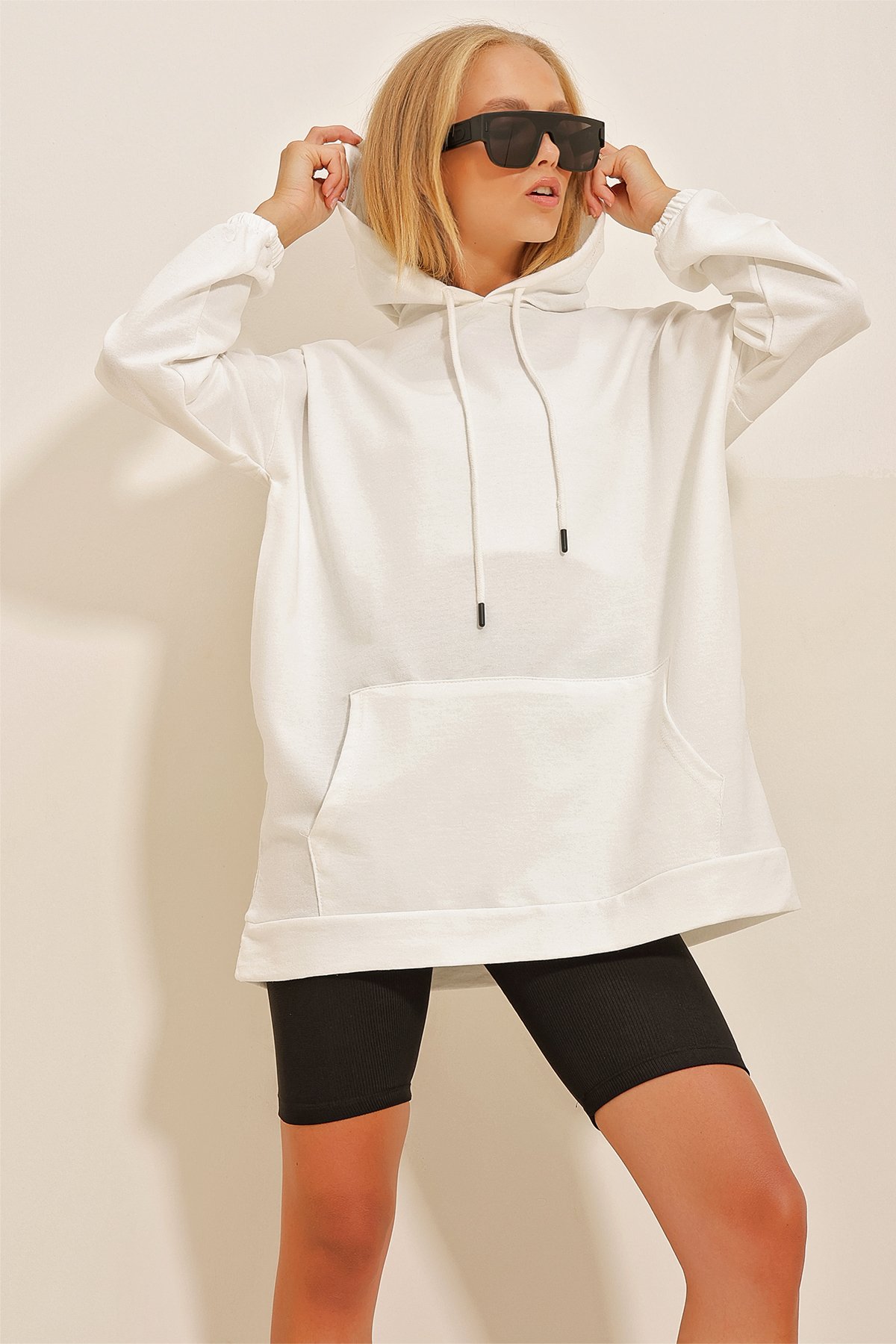 Kapüşonlu Kanguru Cepli İki İplik Oversize Sweatshirt - Beyaz