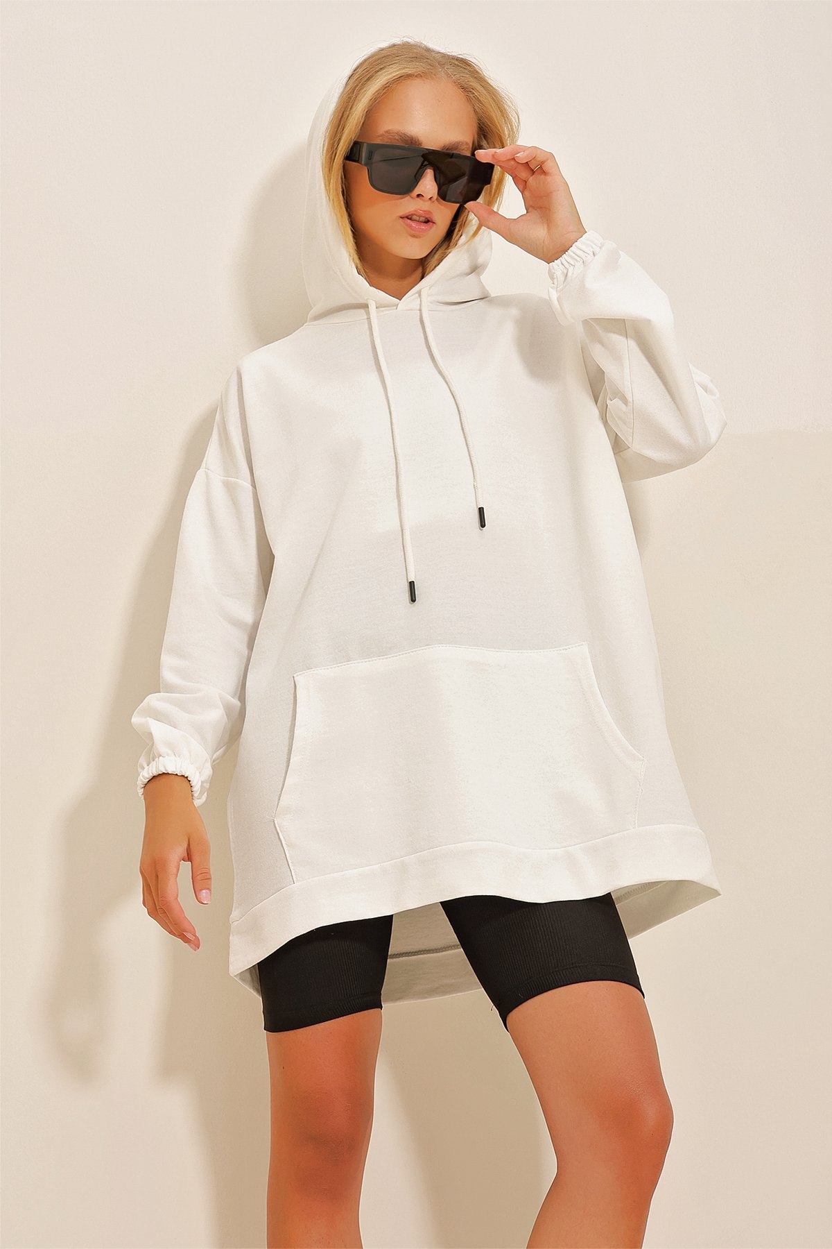 Kapüşonlu Kanguru Cepli İki İplik Oversize Sweatshirt - Beyaz