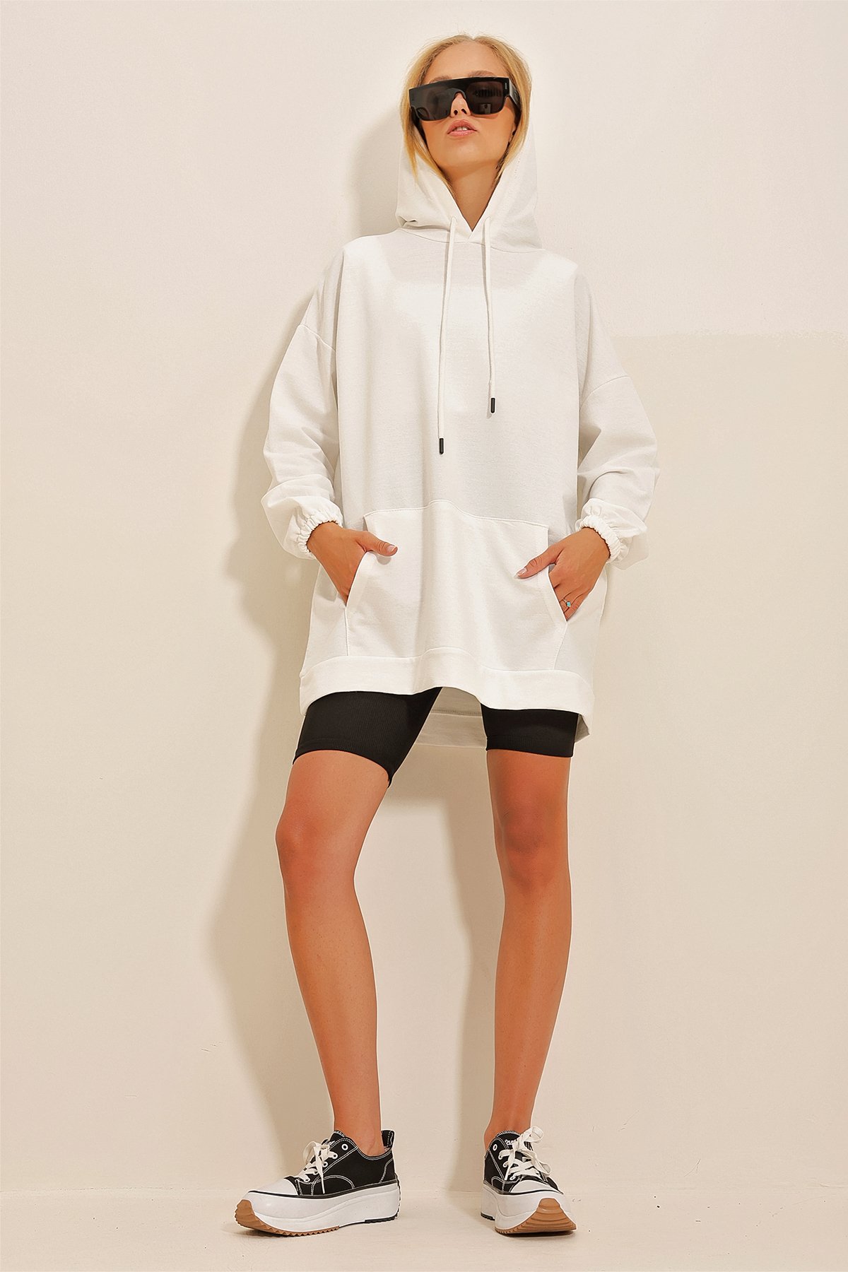Kapüşonlu Kanguru Cepli İki İplik Oversize Sweatshirt - Beyaz