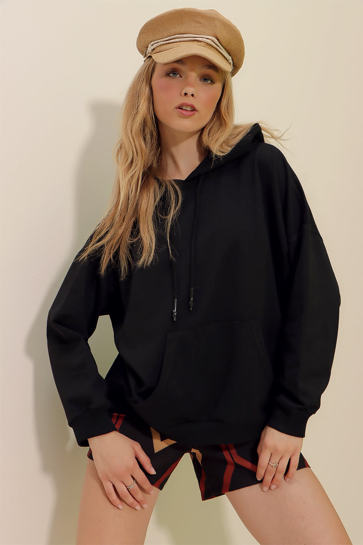 Kapüşonlu Kanguru Cepli İki İplik Sweatshirt - Siyah