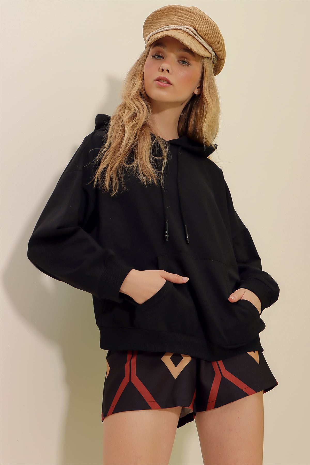 Kapüşonlu Kanguru Cepli İki İplik Sweatshirt - Siyah