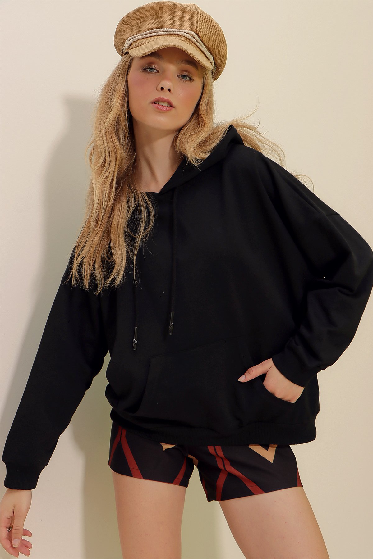 Kapüşonlu Kanguru Cepli İki İplik Sweatshirt - Siyah