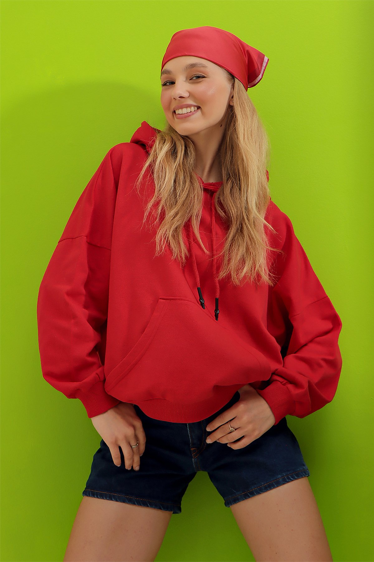 Kapüşonlu Kanguru Cepli İki İplik Sweatshirt - Kırmızı