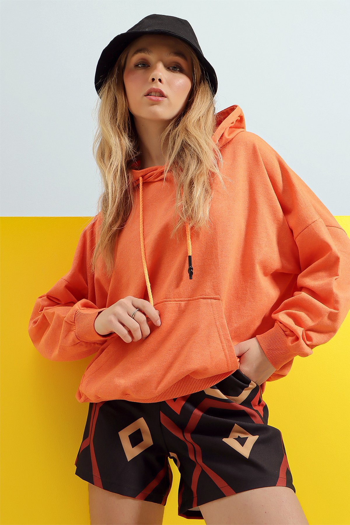 Kapüşonlu Kanguru Cepli İki İplik Sweatshirt - Turuncu