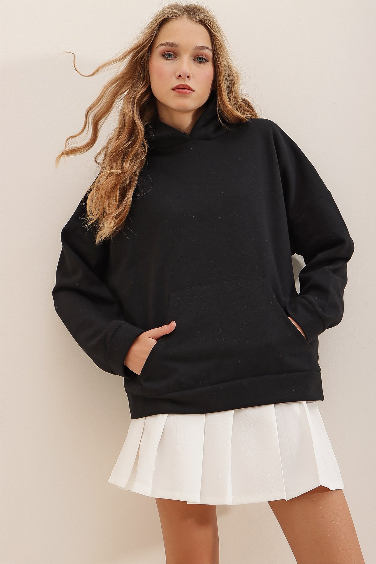 Kapüşonlu Kanguru Cepli Kalın Sweatshirt - Siyah
