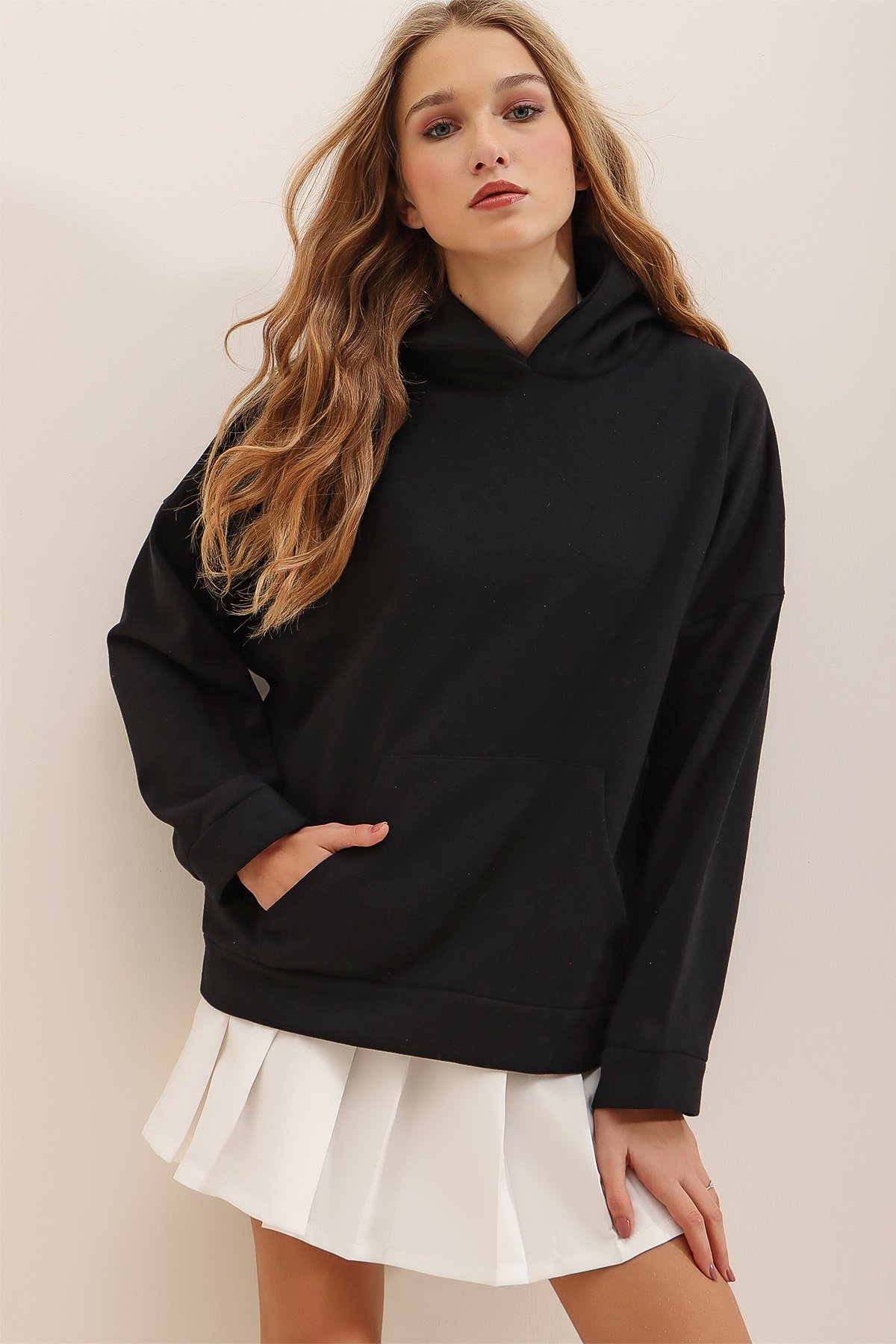 Kapüşonlu Kanguru Cepli Kalın Sweatshirt - Siyah
