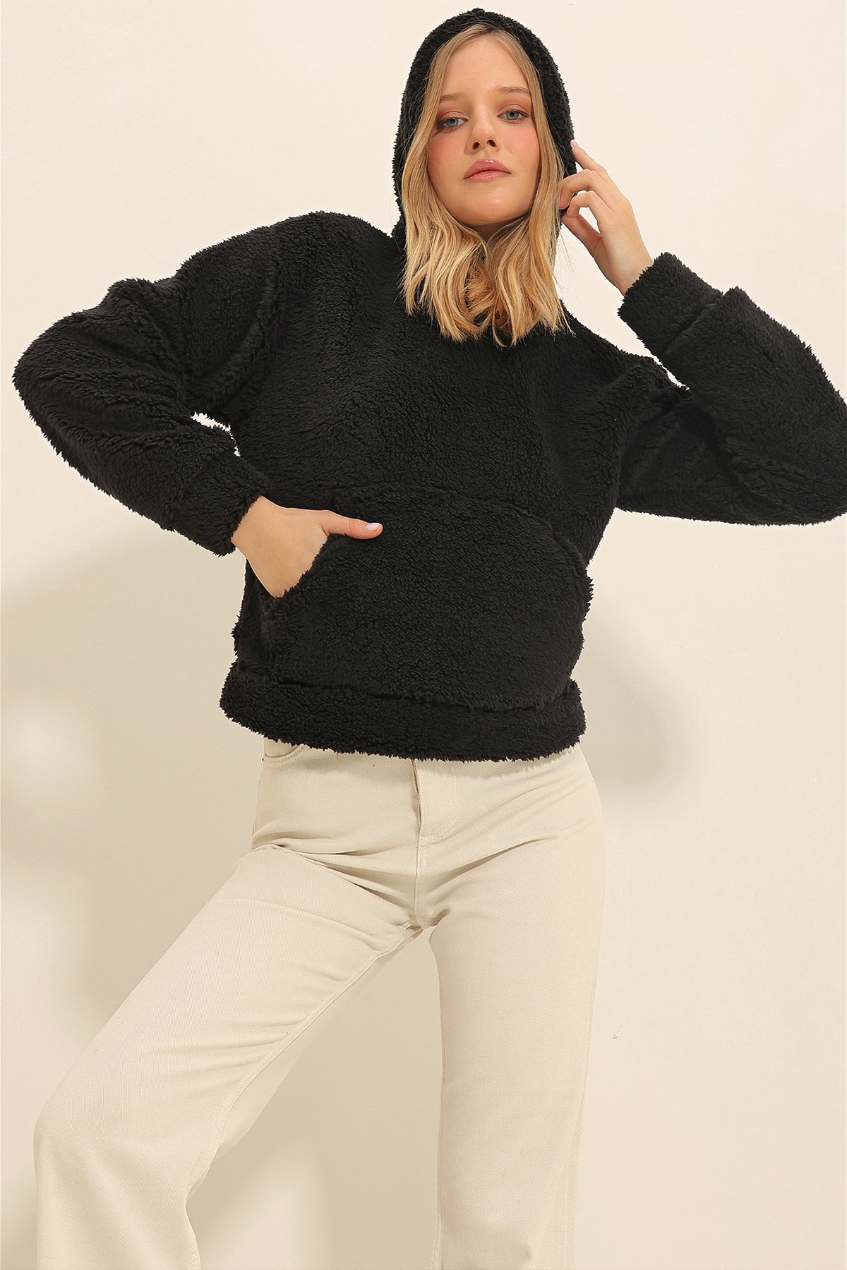 Kapüşonlu Kanguru Cepli Peluş Sweatshirt - Siyah