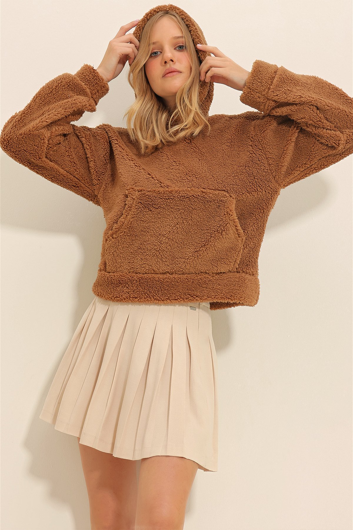 Kapüşonlu Kanguru Cepli Peluş Sweatshirt - Tarçın