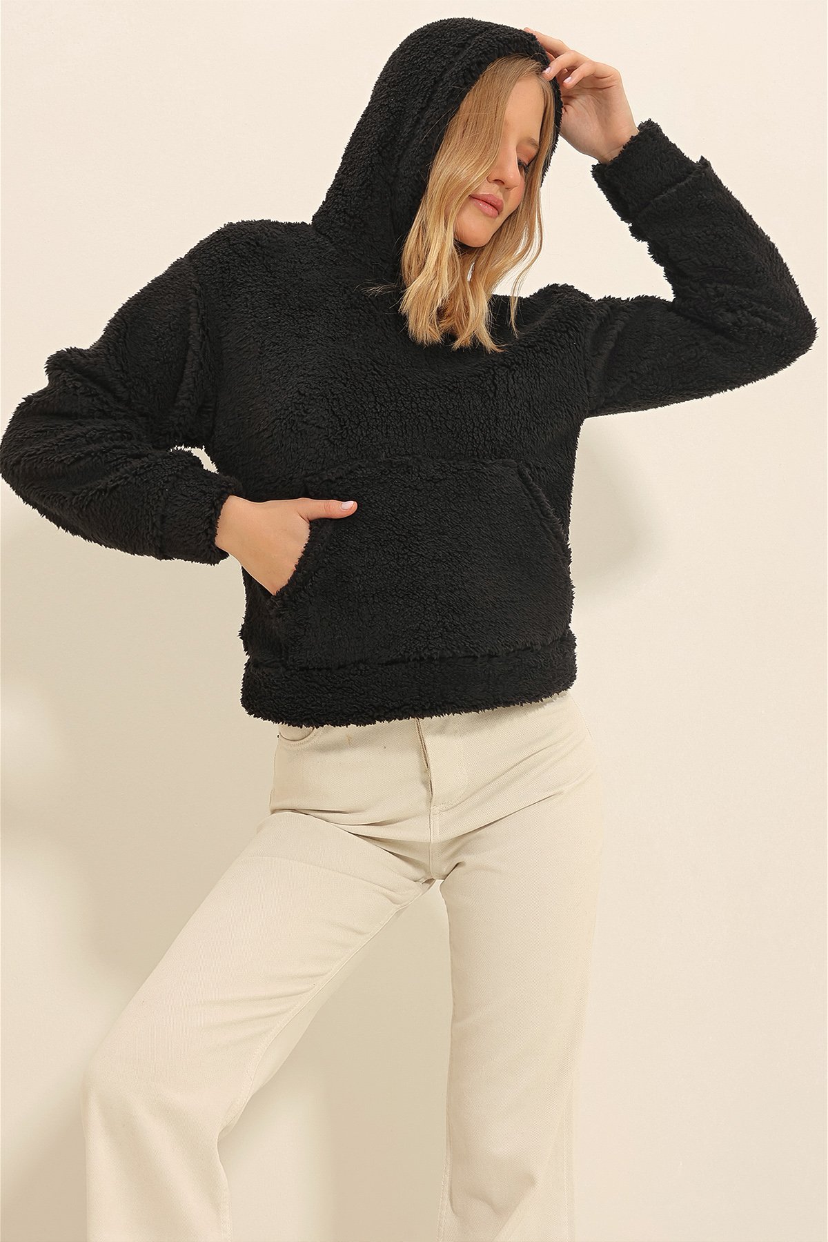 Kapüşonlu Kanguru Cepli Peluş Sweatshirt - Siyah