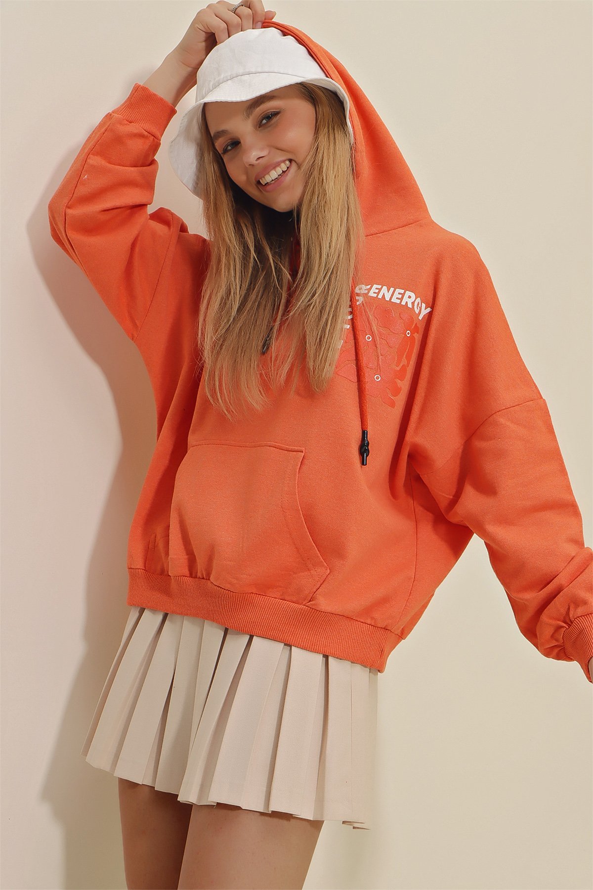 Kapüşonlu Ön Ve Arka Energy Baskılı Sweatshirt - Turuncu