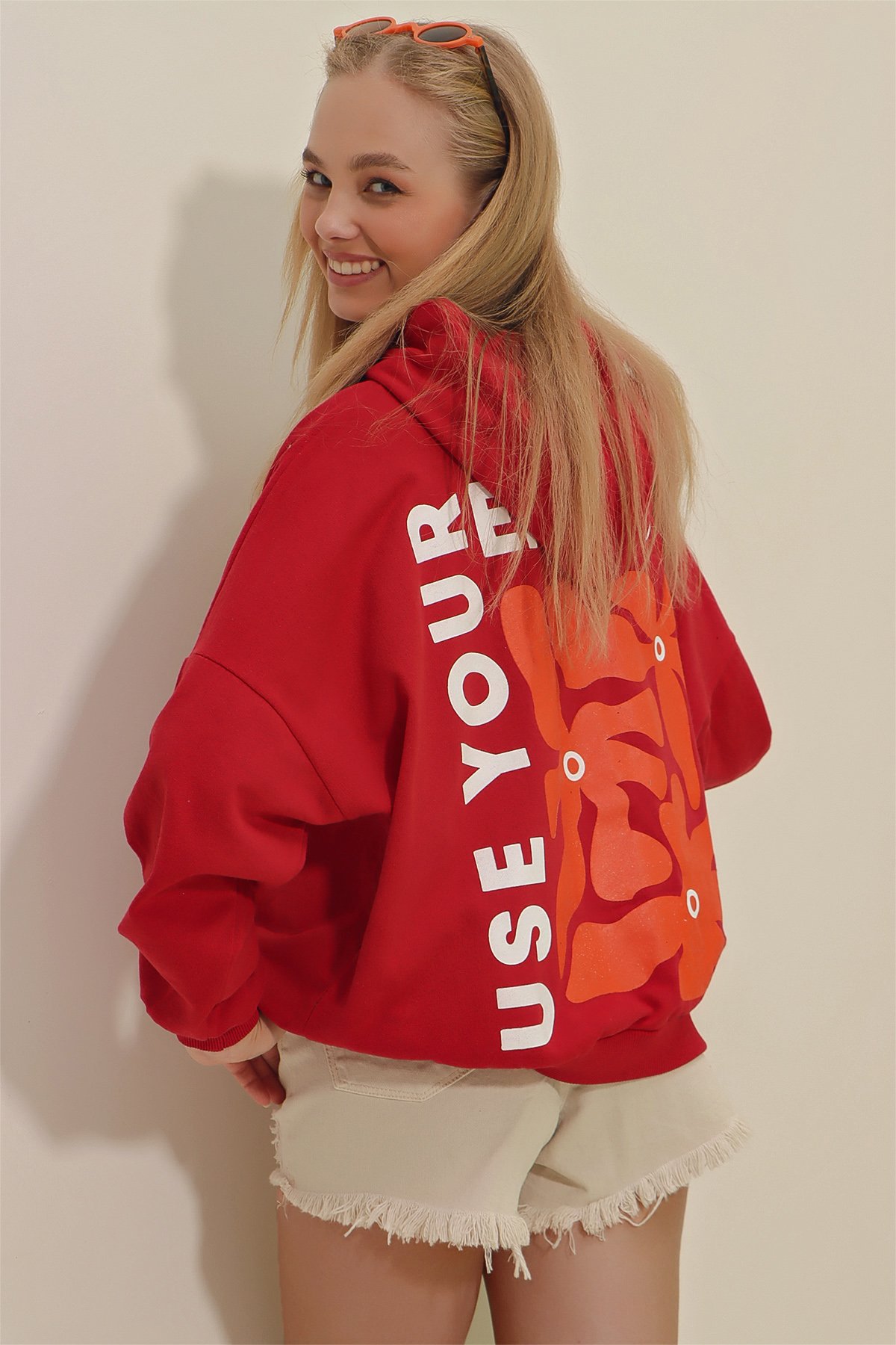 Kapüşonlu Ön Ve Arka Energy Baskılı Sweatshirt - Kırmızı