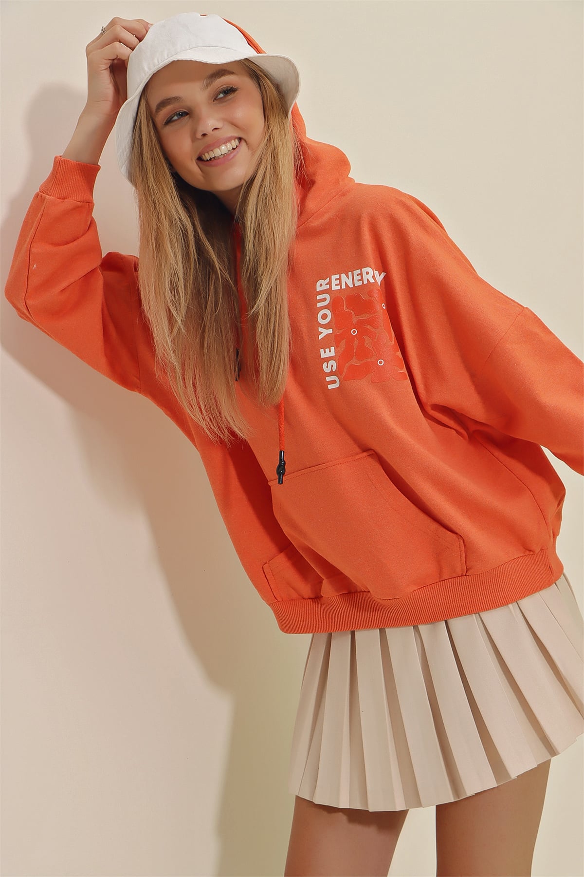 Kapüşonlu Ön Ve Arka Energy Baskılı Sweatshirt - Turuncu