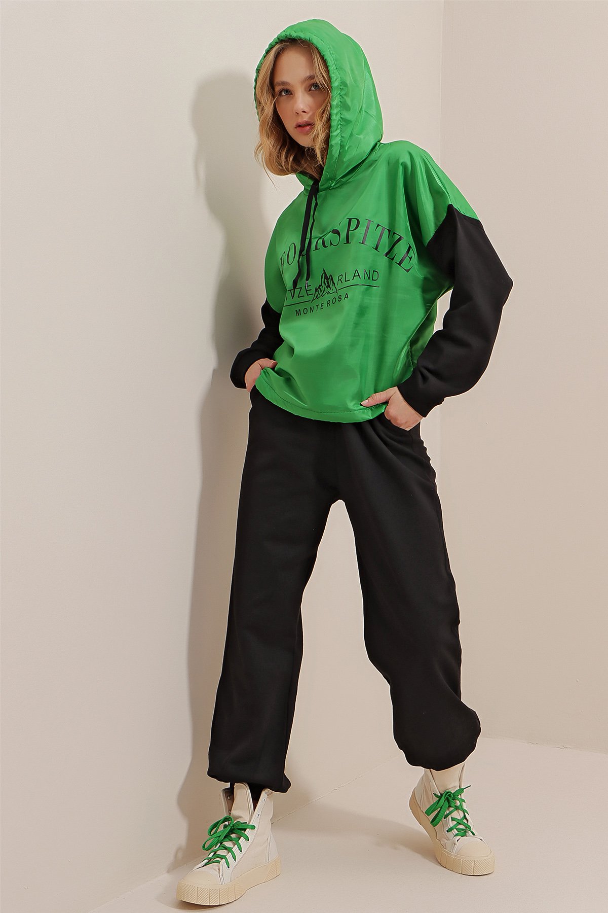 Kapüşonlu Önü Baskılı İçi Polarlı Paraşüt Kumaş 3 İplik Eşofman Takım - Yeşil