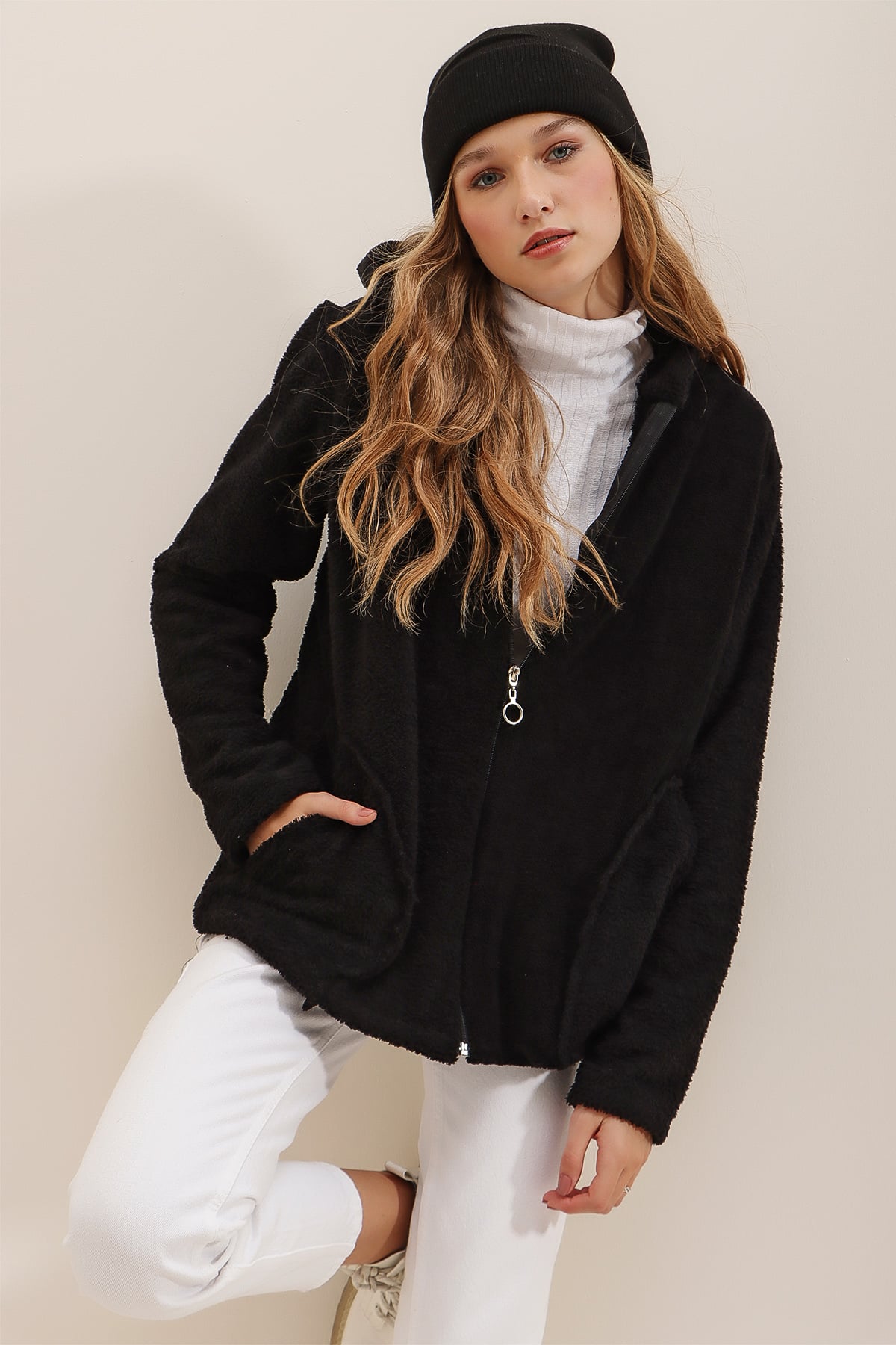 Kapüşonlu Önü Fermuarlı Çift Cepli Oversize Peluş Sweatshirt - Siyah