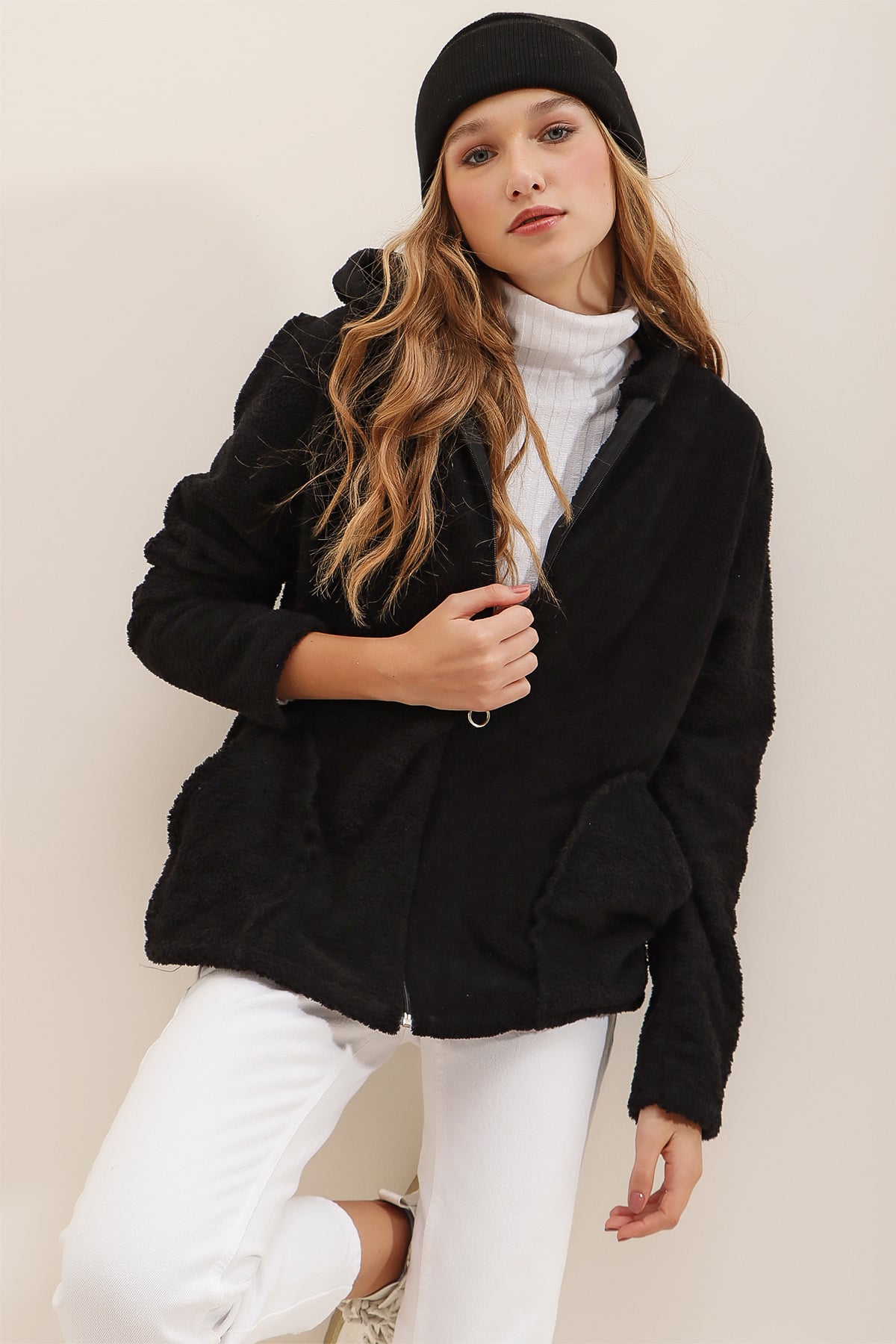 Kapüşonlu Önü Fermuarlı Çift Cepli Oversize Peluş Sweatshirt - Siyah