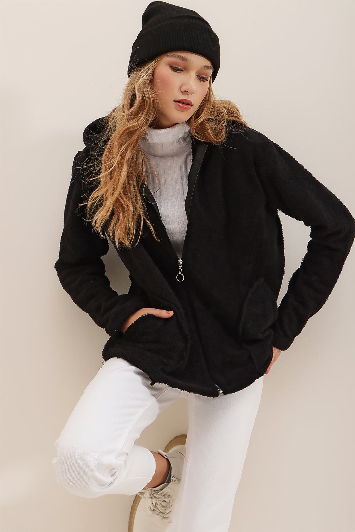 Kapüşonlu Önü Fermuarlı Çift Cepli Oversize Peluş Sweatshirt - Siyah
