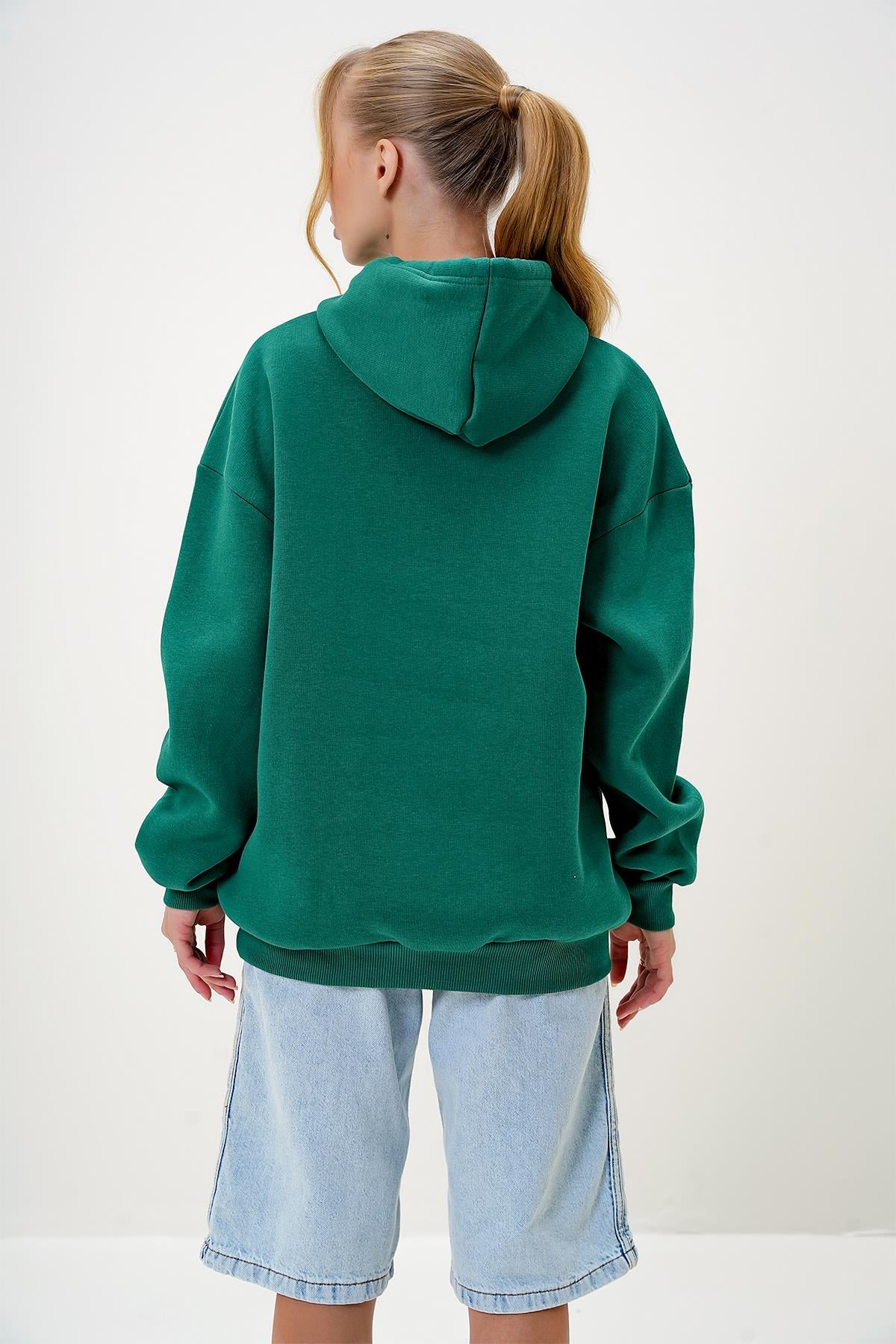 KAPÜŞONLU ÖNÜ KABARTMA YAZILI ÜÇ İPLİK ŞARDONLU SWEATSHIRT - Yeşil