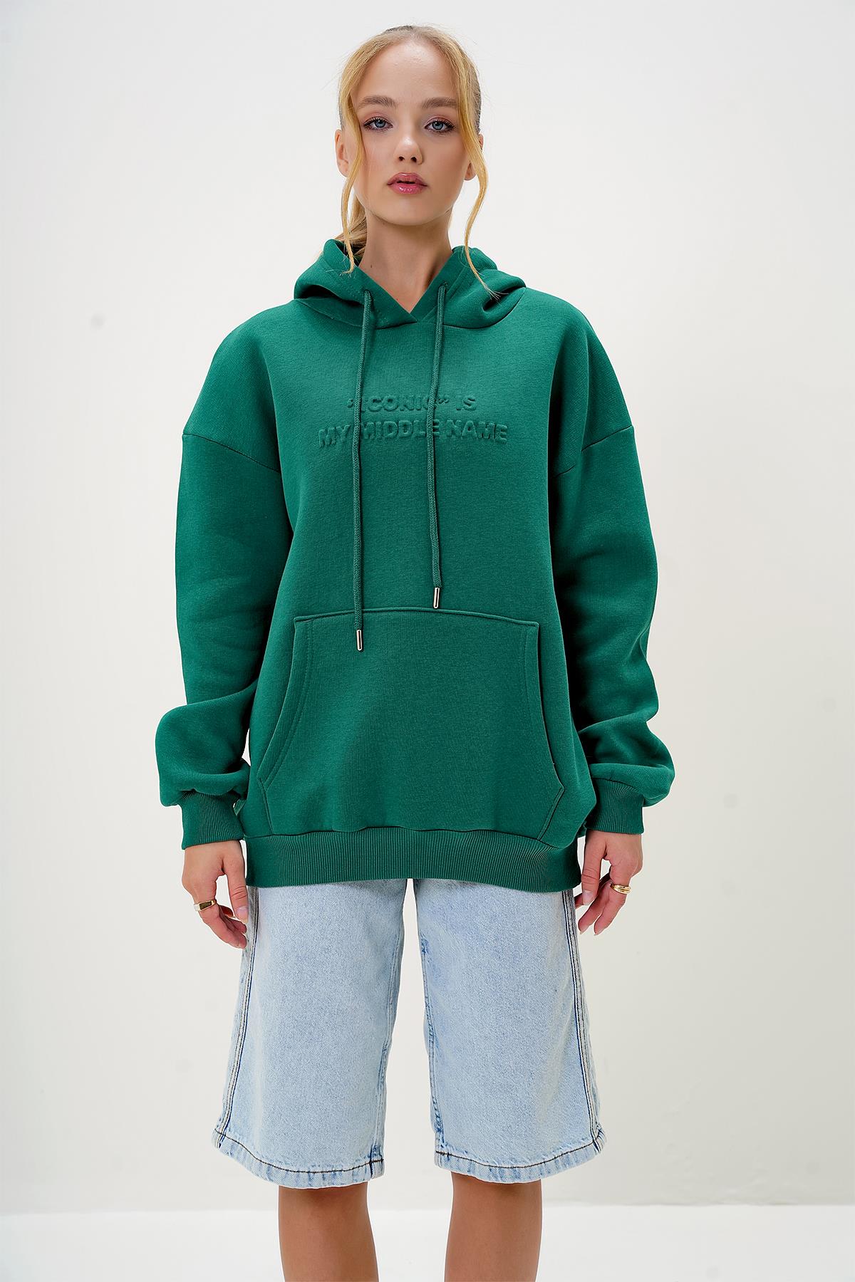 KAPÜŞONLU ÖNÜ KABARTMA YAZILI ÜÇ İPLİK ŞARDONLU SWEATSHIRT - Yeşil