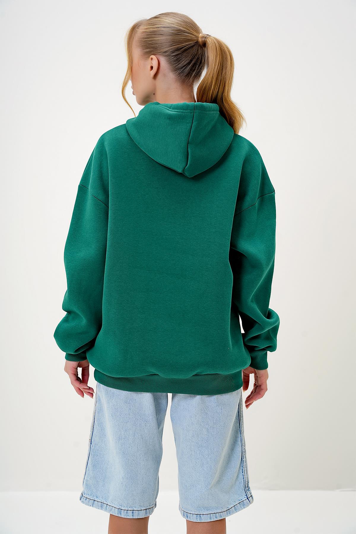 KAPÜŞONLU ÖNÜ KABARTMA YAZILI ÜÇ İPLİK ŞARDONLU SWEATSHIRT - Yeşil