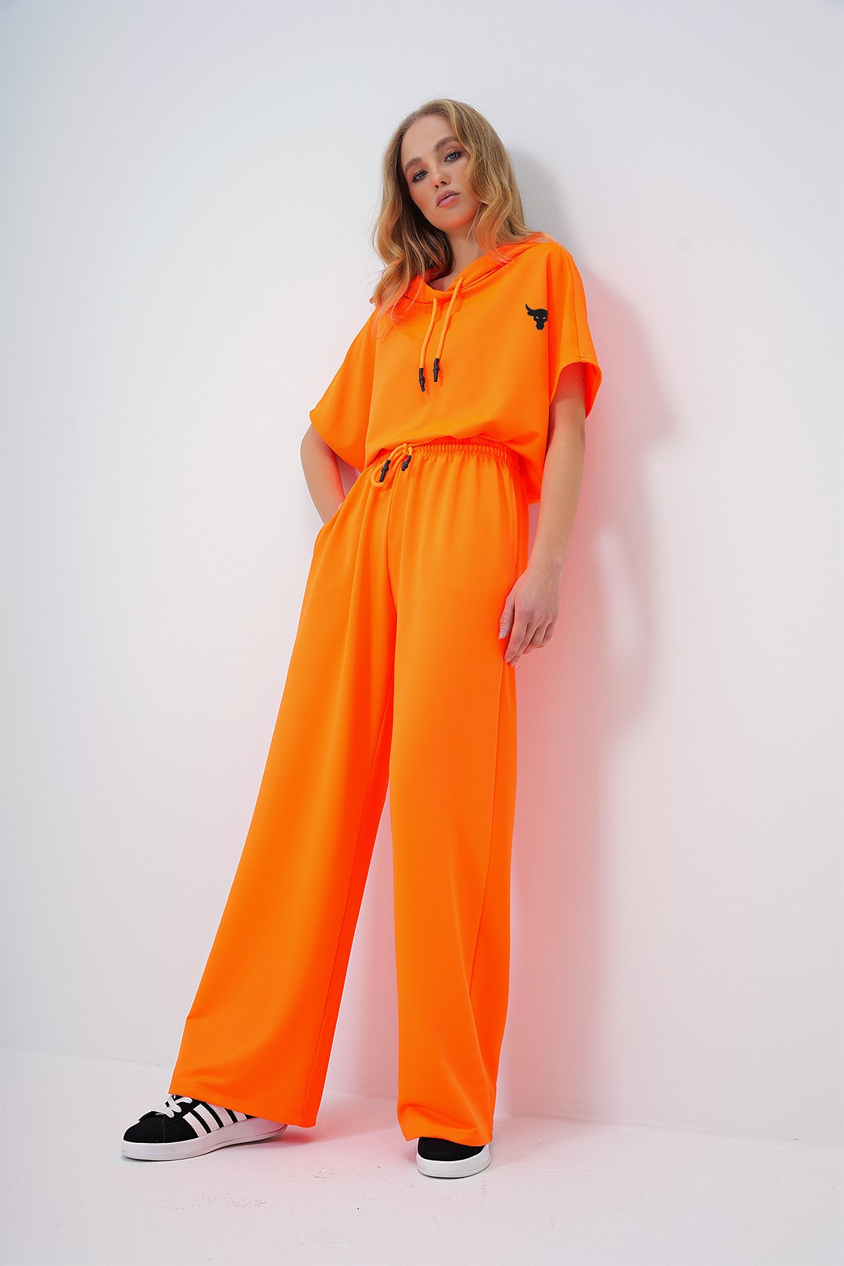 Kapüşonlu Oversize Crop Ve Çift Cepli Pantolon Takım - Neon Turuncu