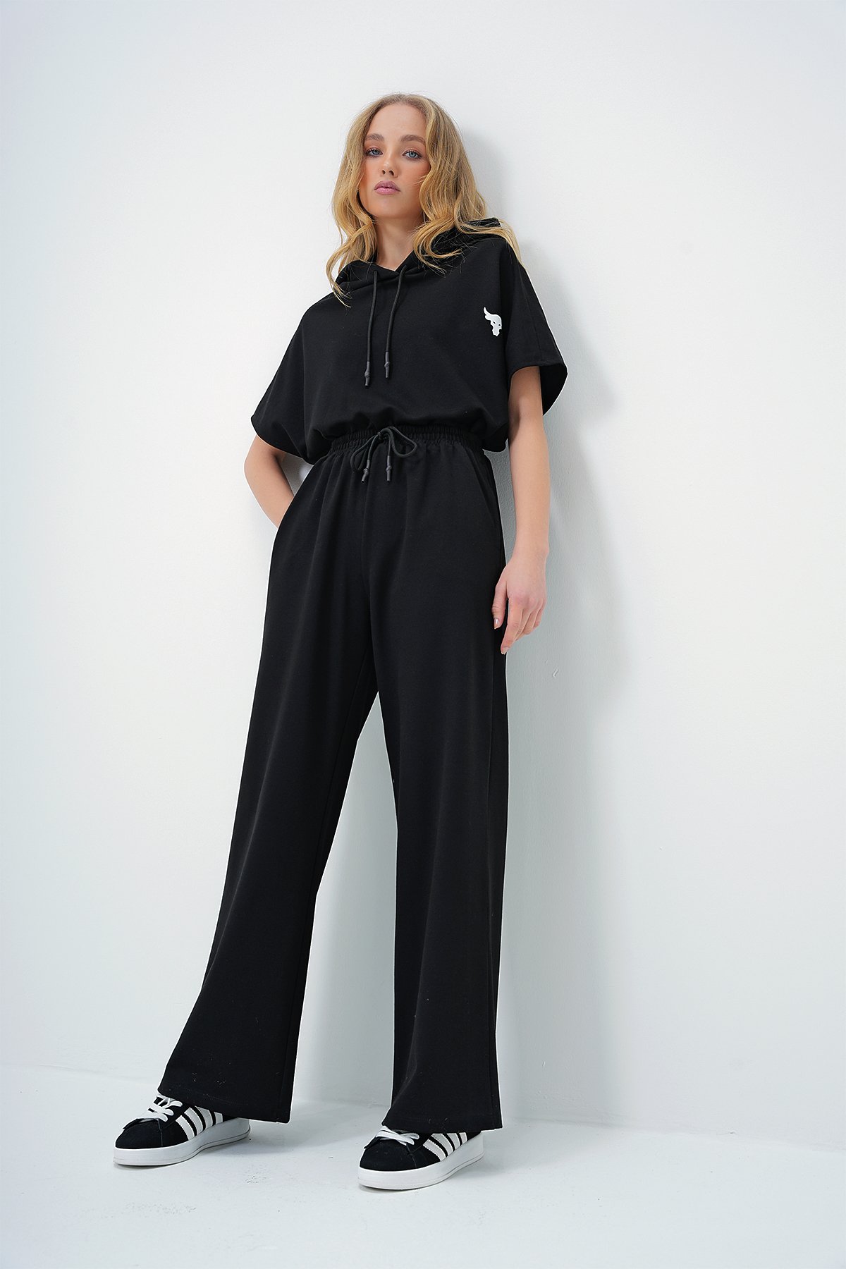 Kapüşonlu Oversize Crop Ve Çift Cepli Pantolon Takım - SİYAH