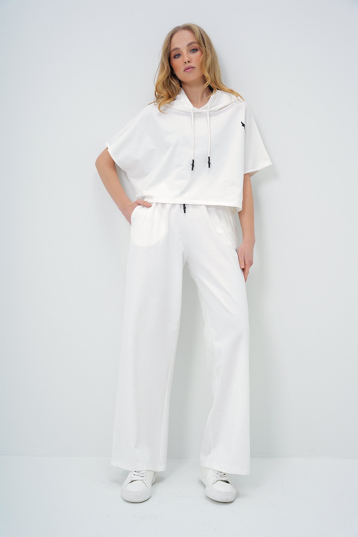 Kapüşonlu Oversize Crop Ve Çift Cepli Pantolon Takım - BEYAZ