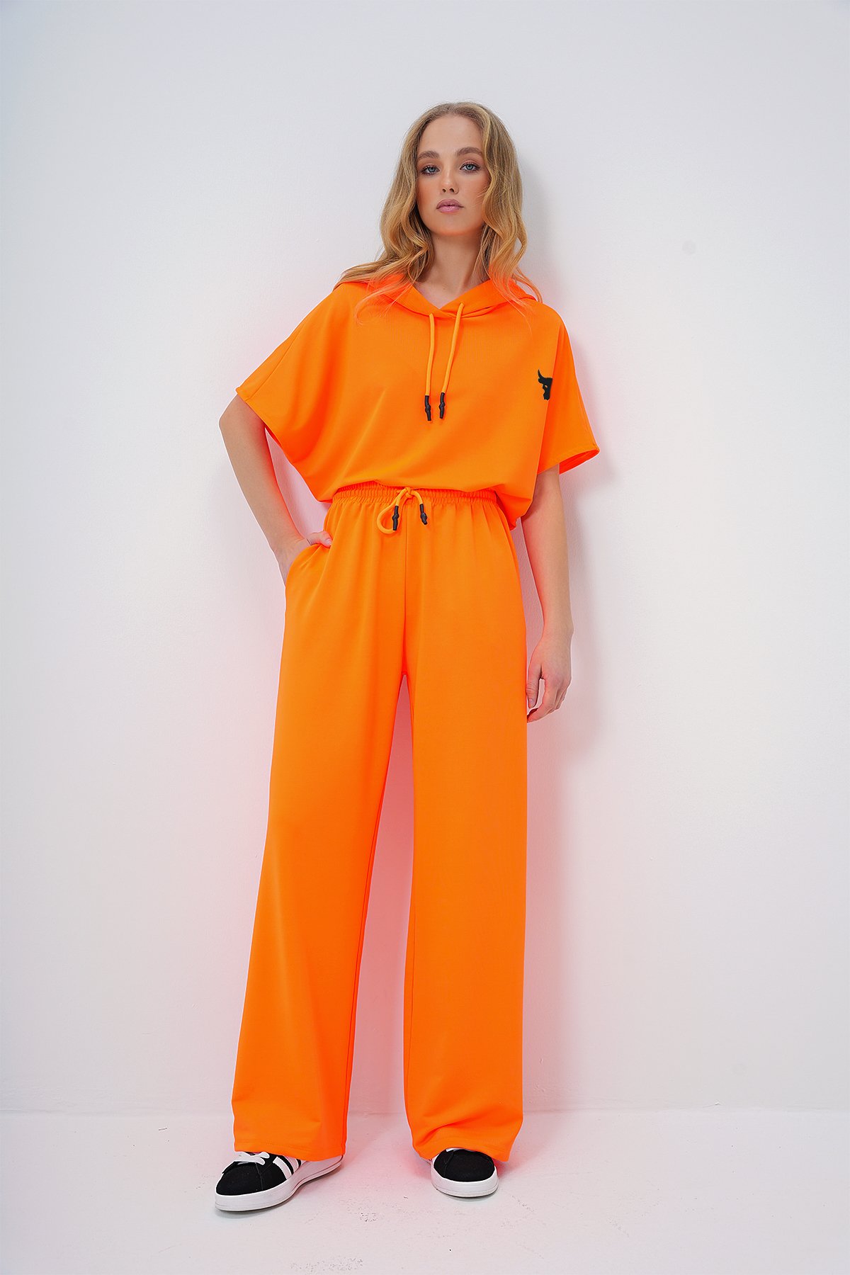 Kapüşonlu Oversize Crop Ve Çift Cepli Pantolon Takım - Neon Turuncu
