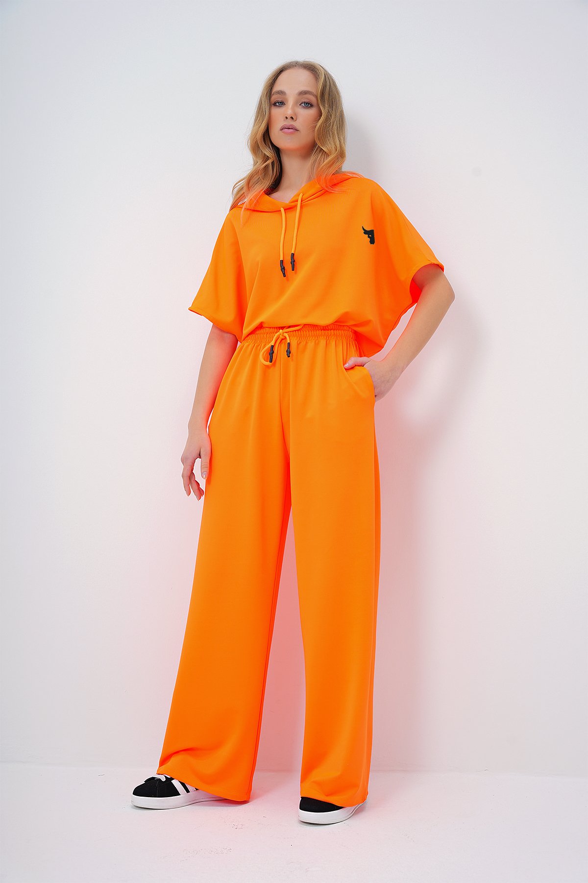 Kapüşonlu Oversize Crop Ve Çift Cepli Pantolon Takım - Neon Turuncu