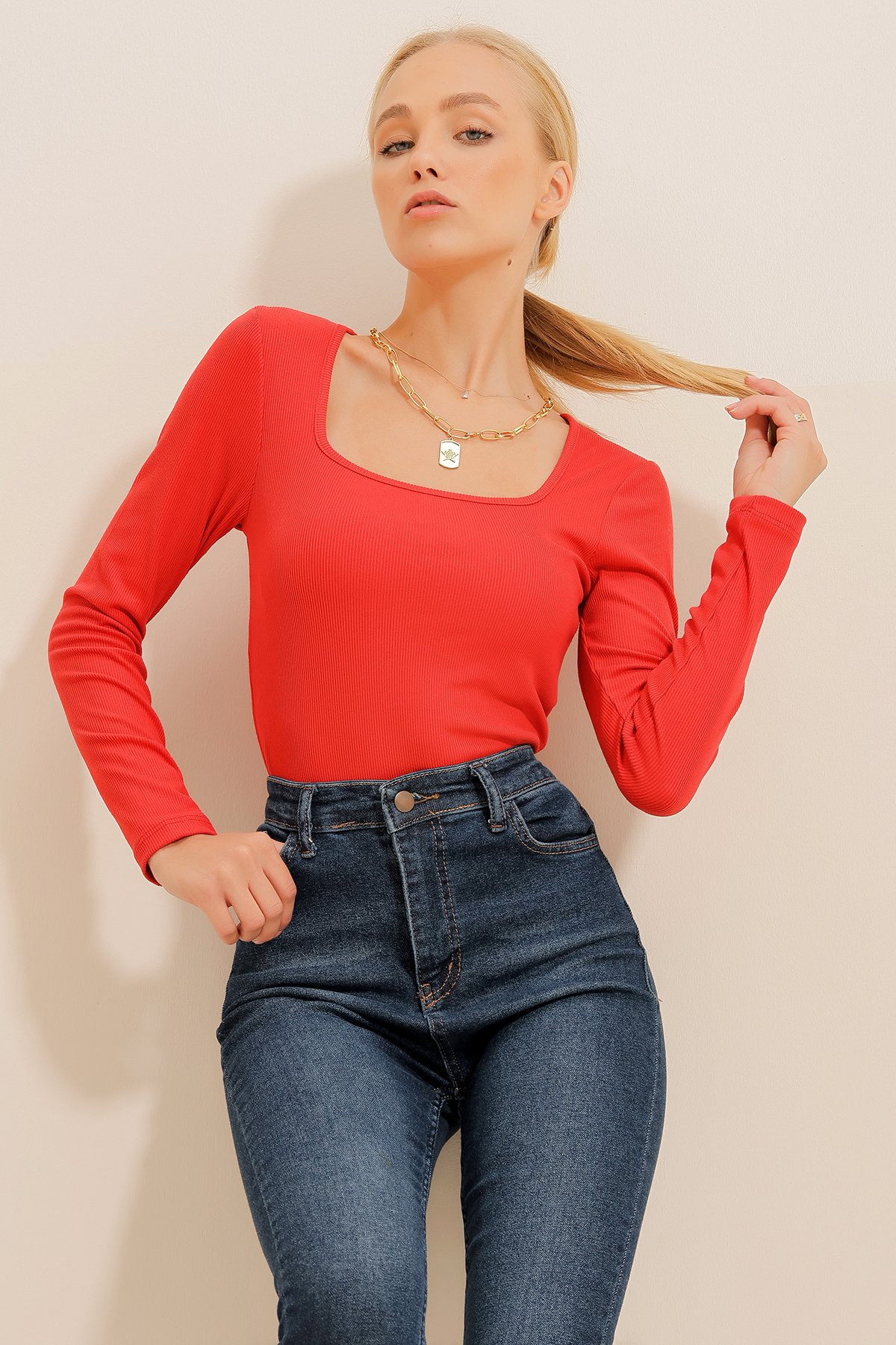 Kare Yaka Basic Fitilli Bluz - Kırmızı