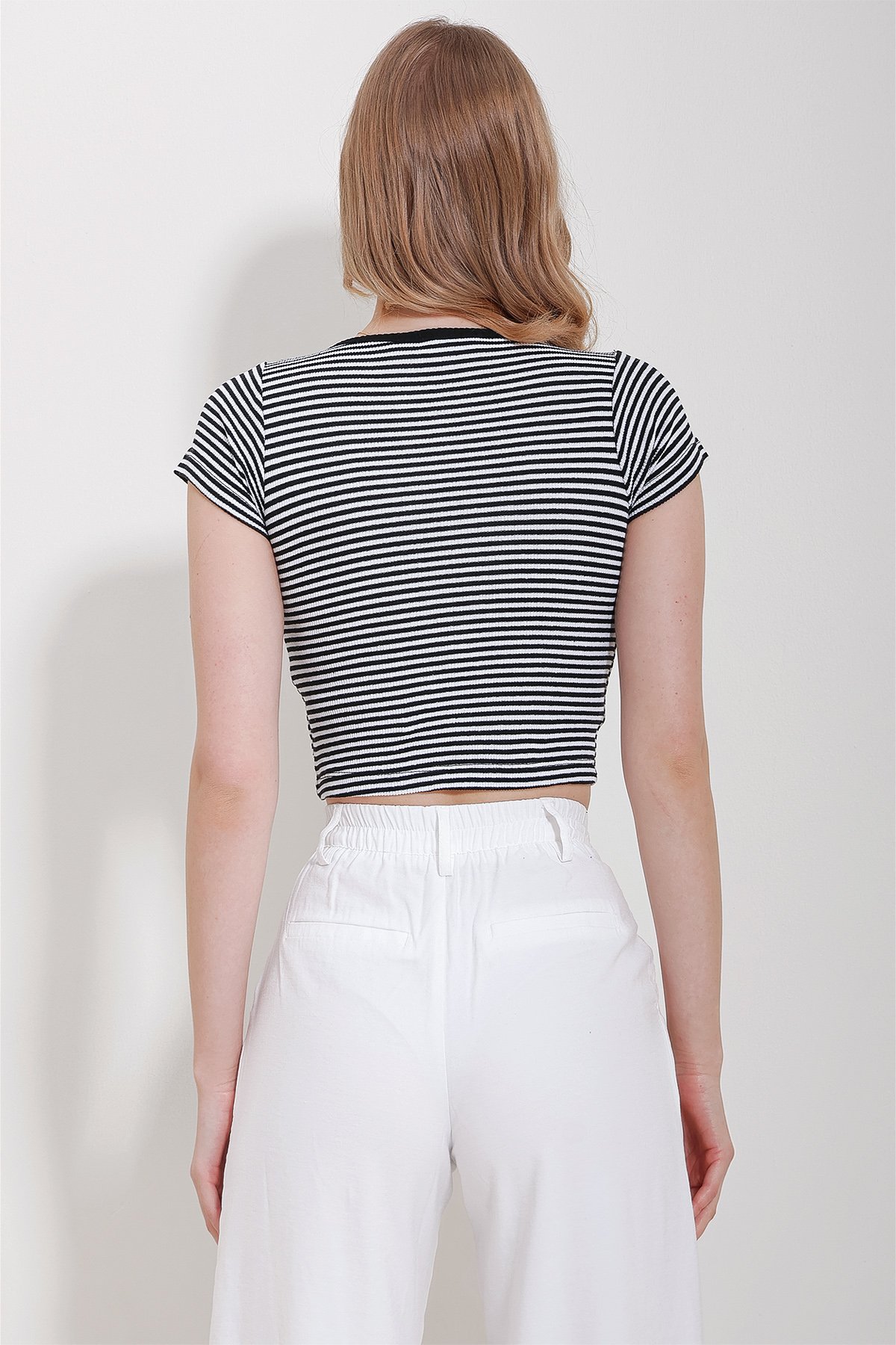 Kare Yaka Çizgli Crop Bluz - Siyah