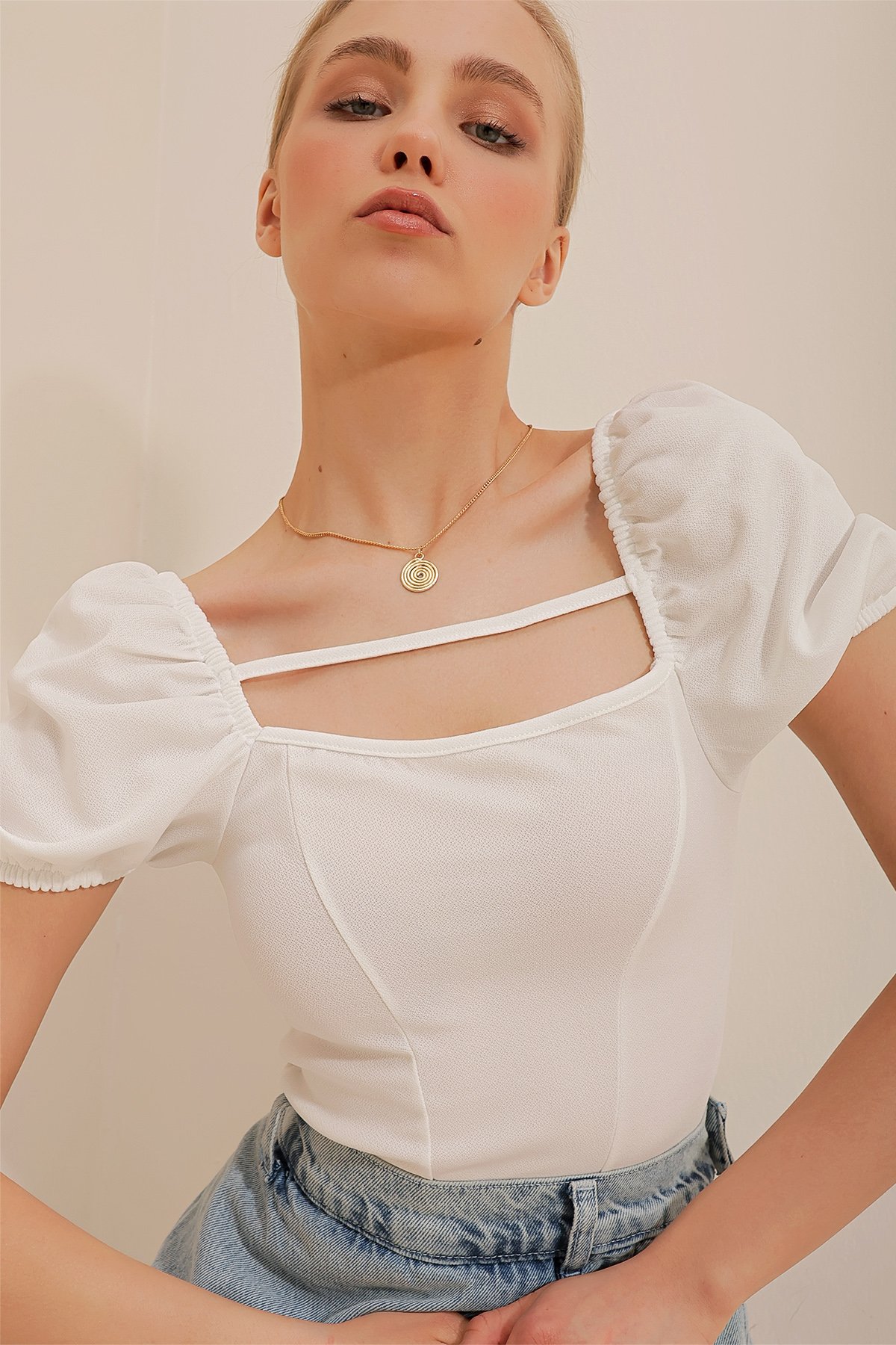 Kare Yaka Karpuz Kol Dikişli Crop Bluz - Beyaz