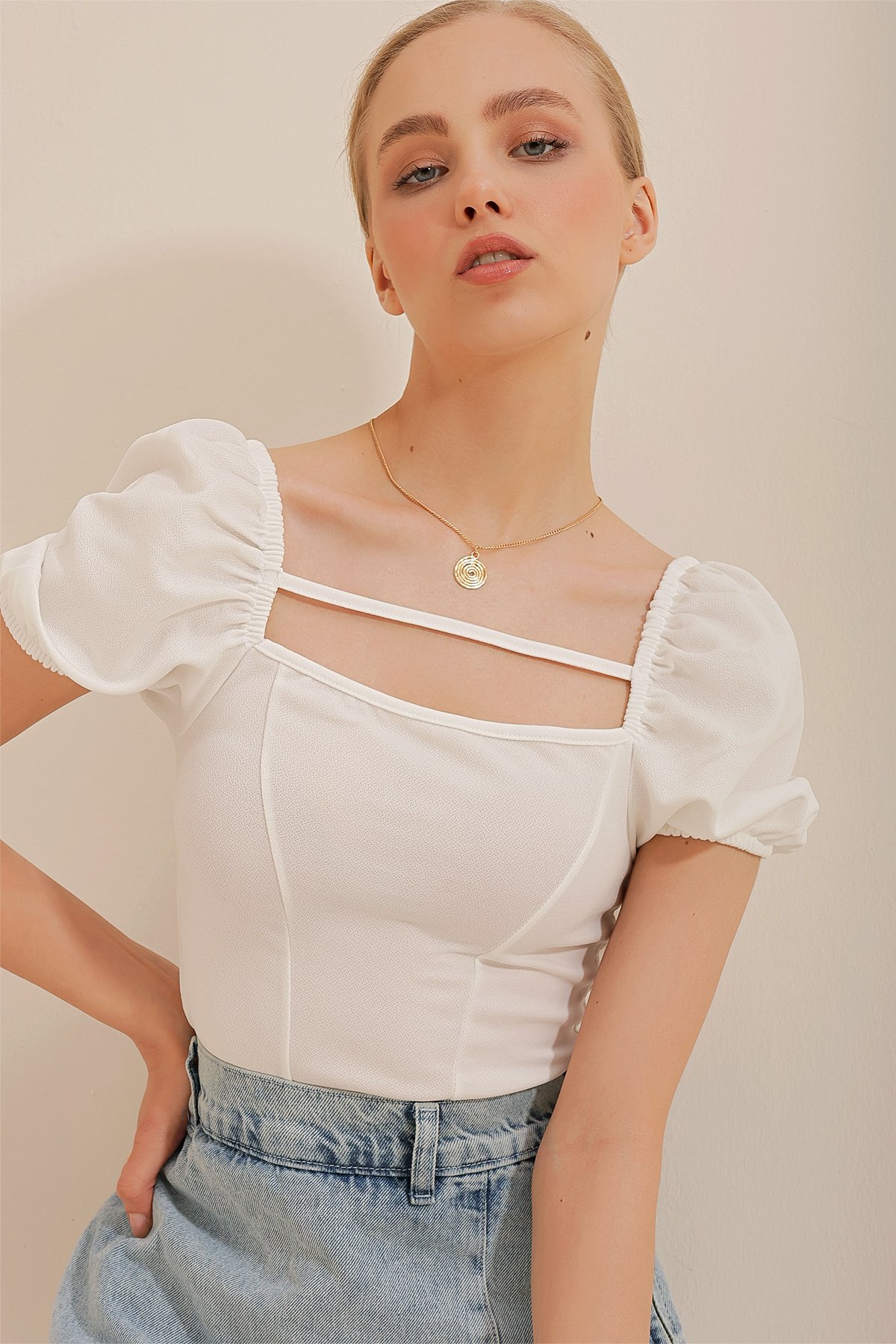 Kare Yaka Karpuz Kol Dikişli Crop Bluz - Beyaz