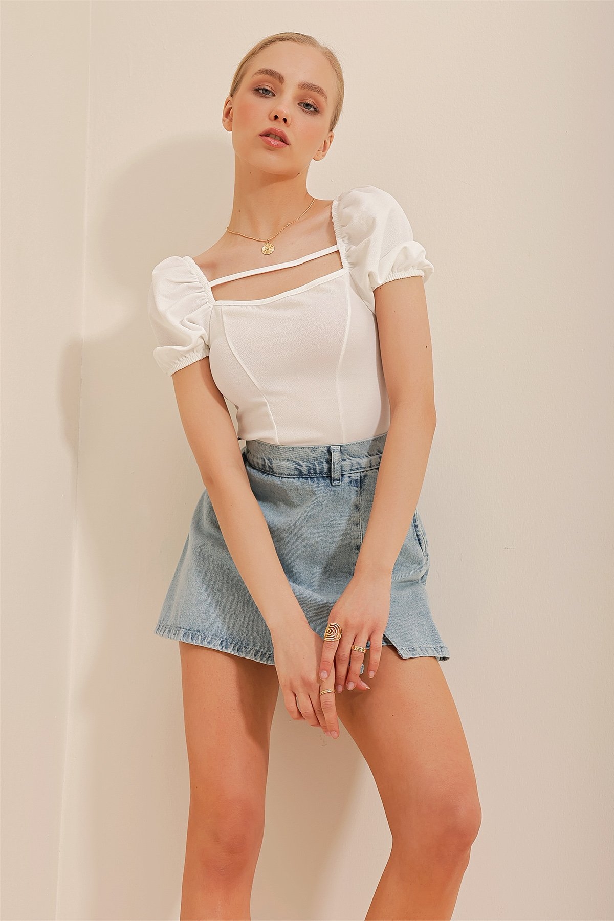 Kare Yaka Karpuz Kol Dikişli Crop Bluz - Beyaz