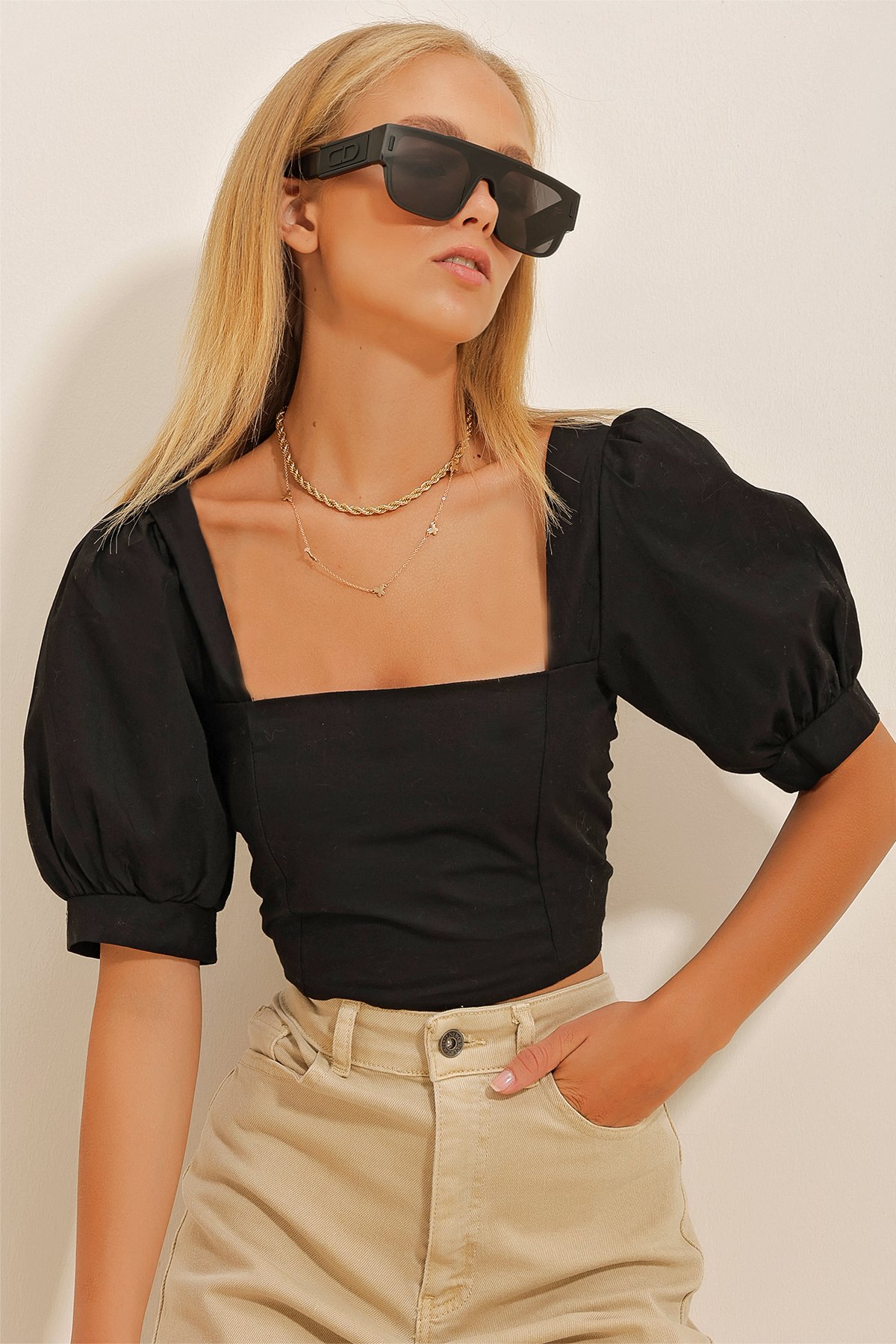 Kare Yaka Karpuz Kol Sırtı Bağcıklı Poplin Crop Bluz - Siyah