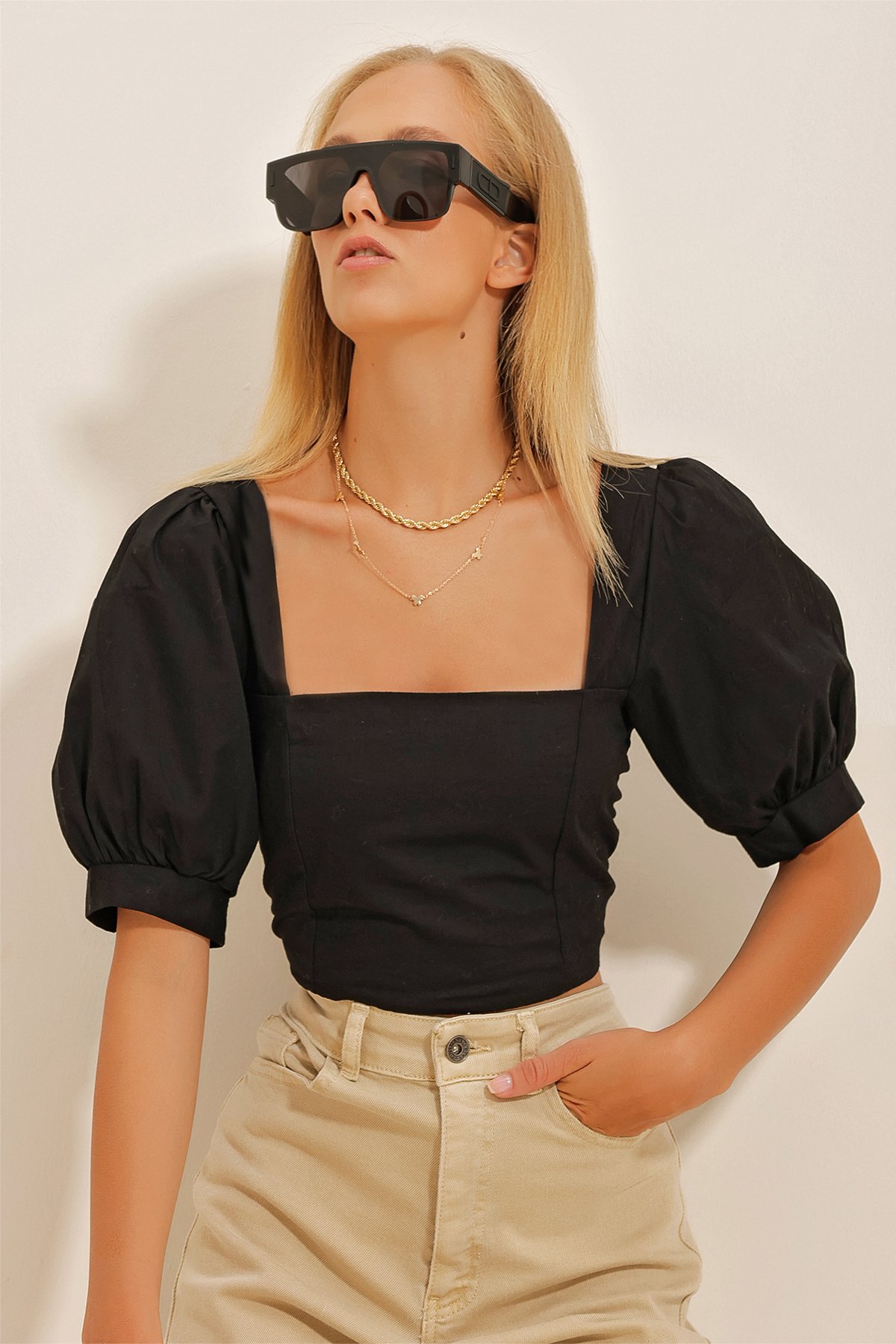 Kare Yaka Karpuz Kol Sırtı Bağcıklı Poplin Crop Bluz - Siyah